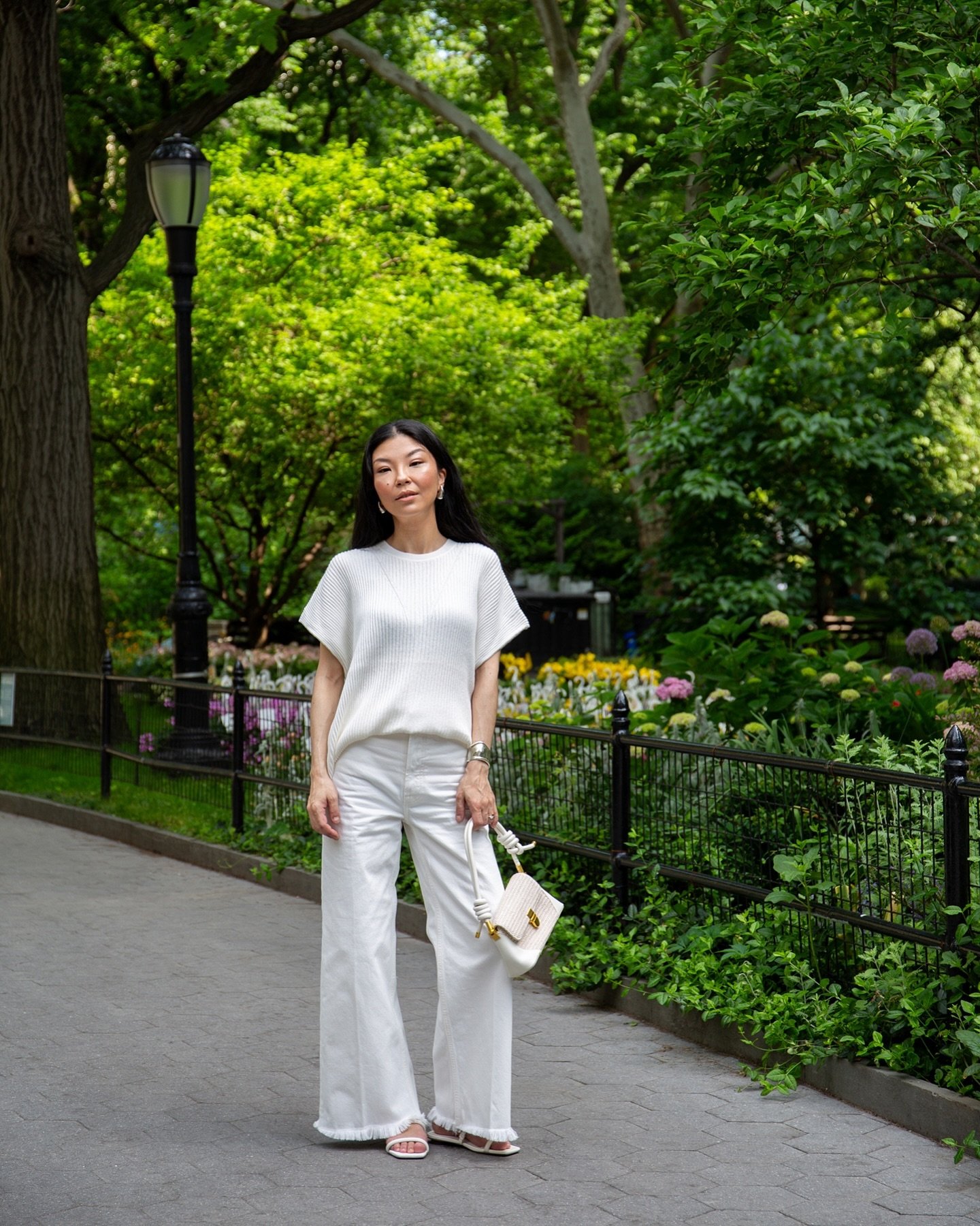 Summer whites 🤍 @everlane
More details on this #Monochromatic look on my @shop.Itk page and here:  https://liketk.it/4HgCi #Everlane #AllWhiteOutfit #SummerFashion  #OutfitInspo