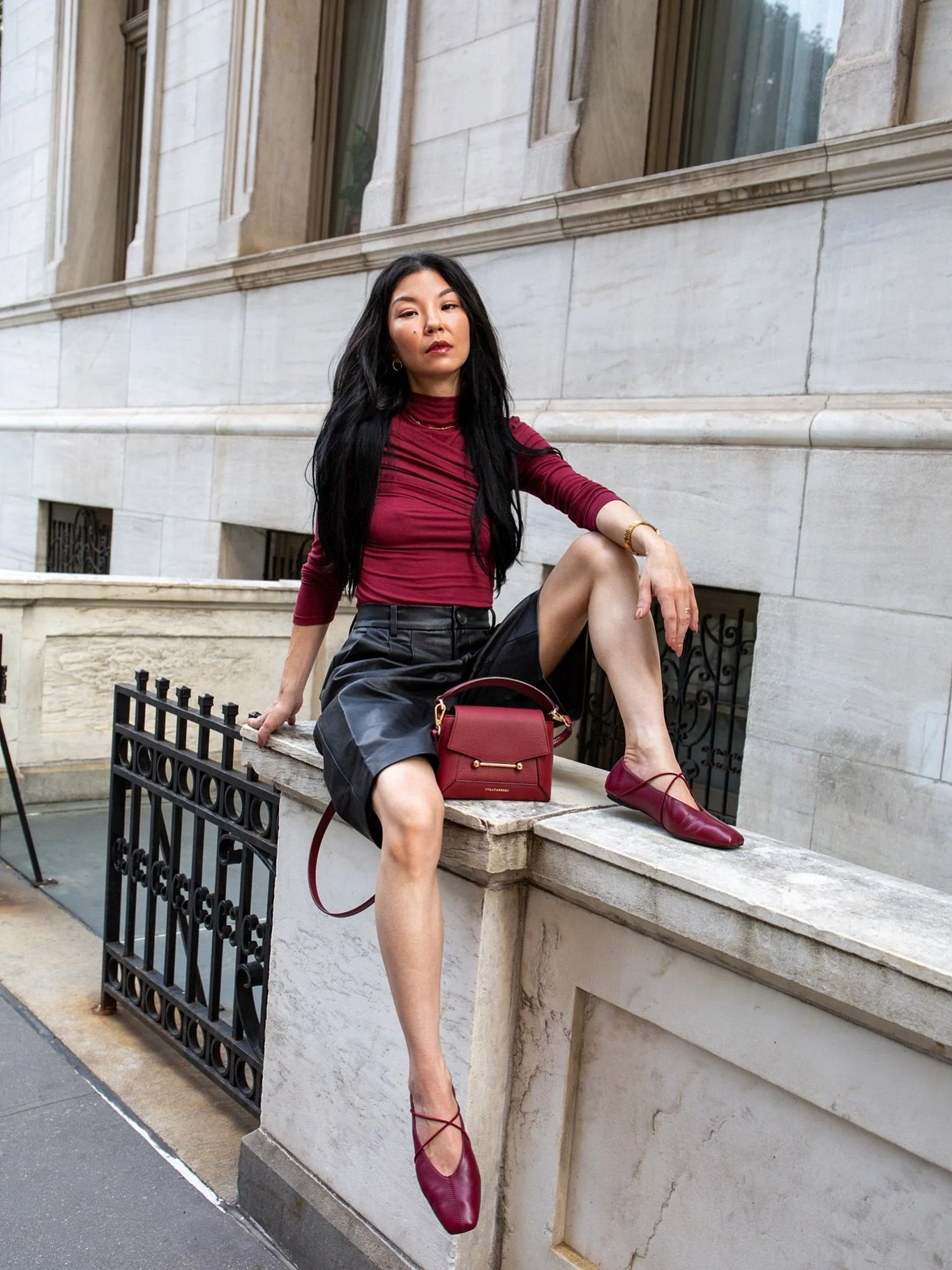 Red, red wine 🍷🖤 

Shop my outfit on my&nbsp;@shop.Itk&nbsp;page and here: 
https://liketk.it/5kBBI

#streetstyle #outfitideas #outfitinspiration #prefall #burgundy #mystyle