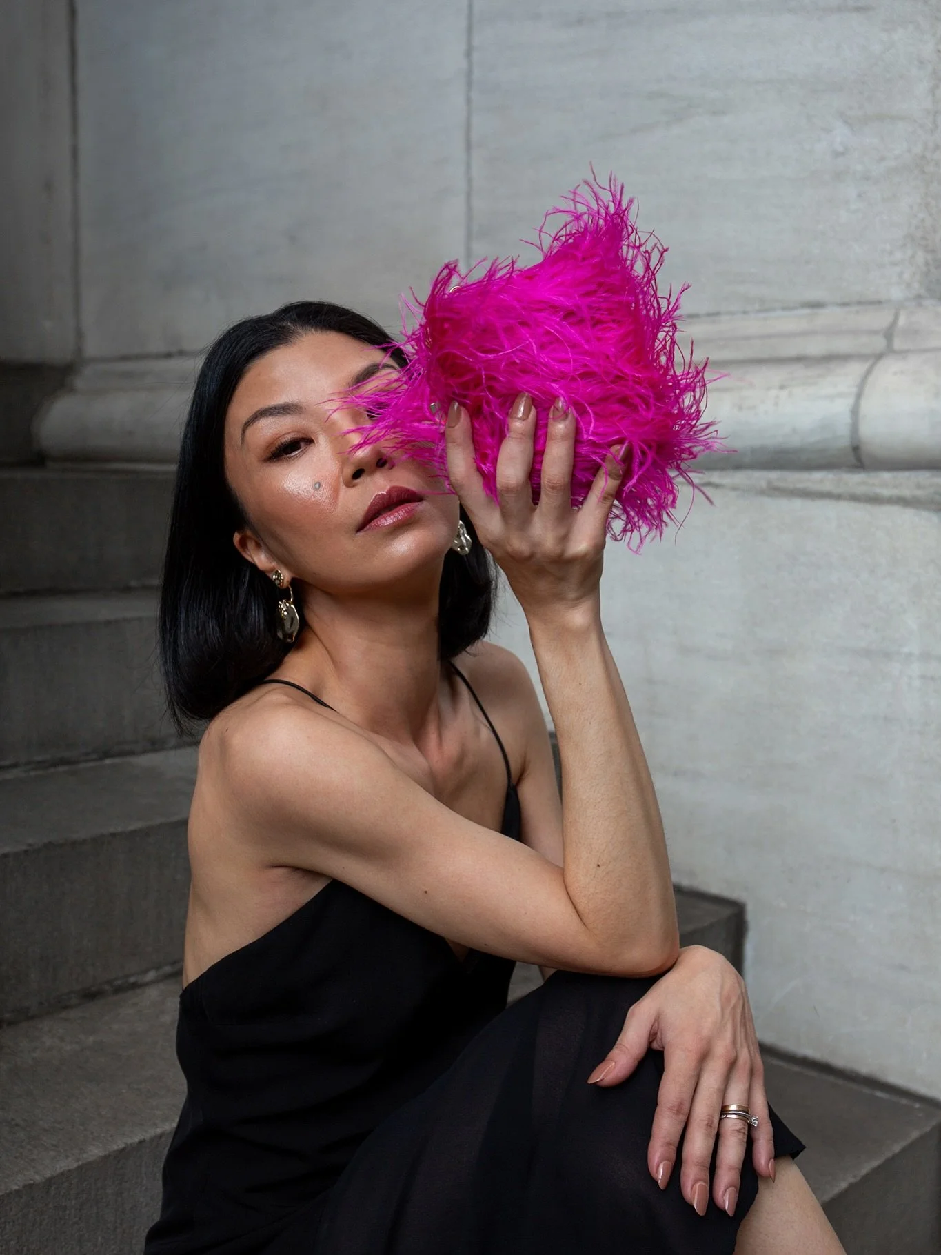 a touch of drama and elegance 🎵💕

Shop the look on my @shop.Itk page and here:
https://liketk.it/5kShA
#pinkbag #featherbag #blackandpink #outfitinspo #datenightoutfit #ootn