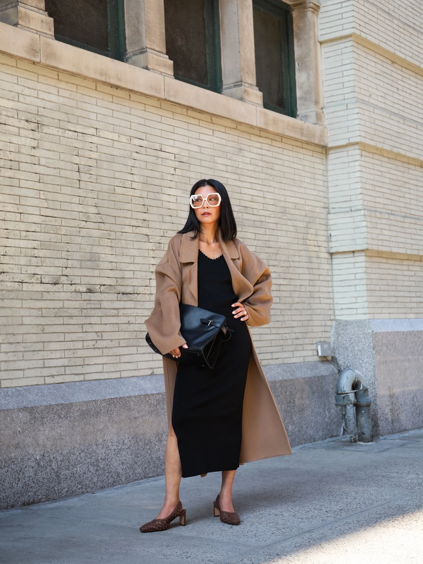 That&rsquo;s the way the 🍪 crumbles 🖤🤎
Coat: @lit_activewear
Top: @nicolemillernyc
Skirt: @525america
Bag 💼: @letanneur
Shoes: @daniellashevel

Shop the look on my @shop.Itk page and here: https://liketk.it/5ooZW

#fallfashion #streetstyle #outfi