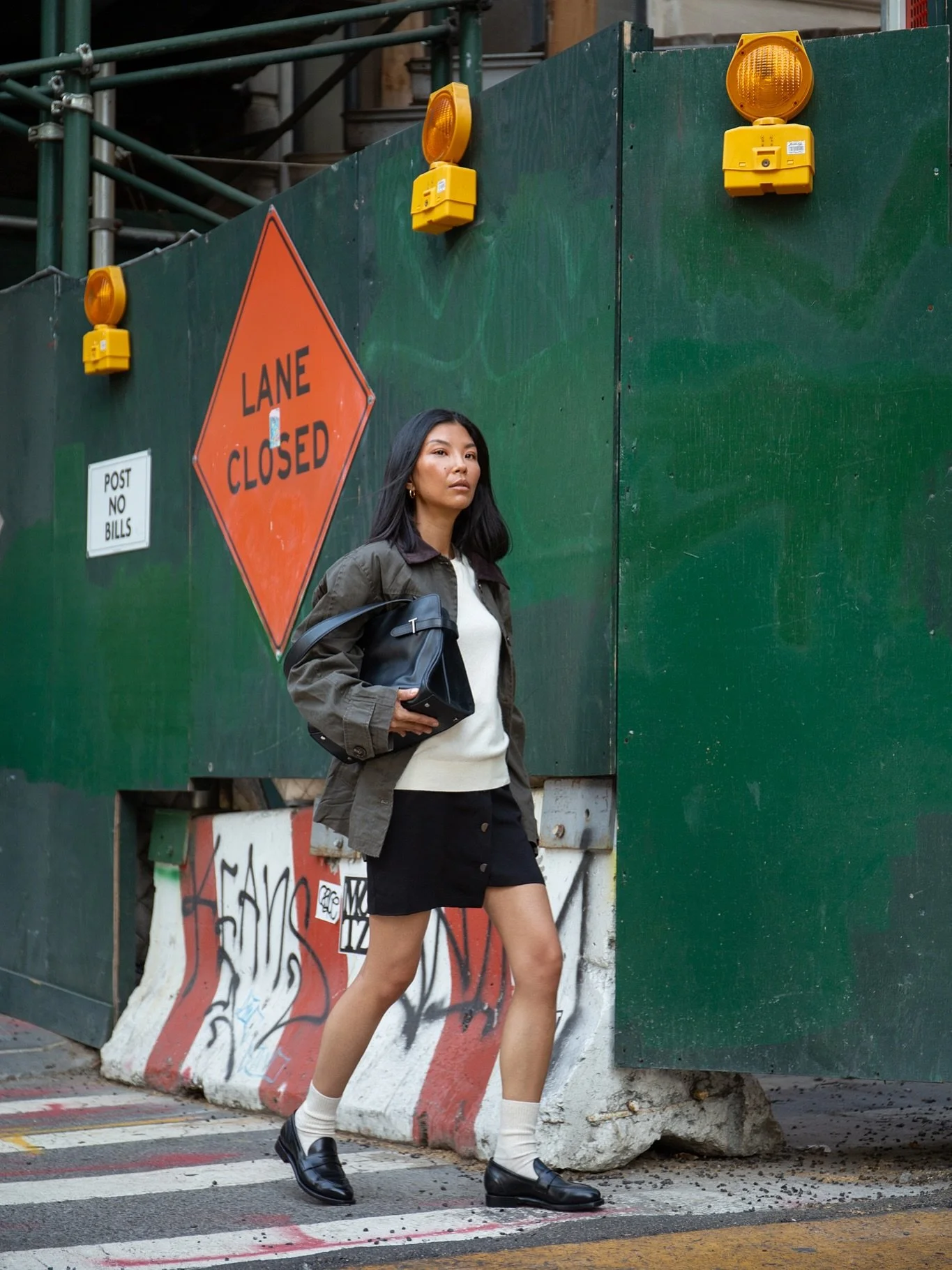 In my own lane but I&rsquo;m still stopping traffic 🚧🚦 @hm #HM #AW25 #HMxMe

Shop the look on my @shop.Itk page and here: https://liketk.it/5qr43 #NewArrivals #outfitinspo  #barnjacket #fallfashion #streetstyle