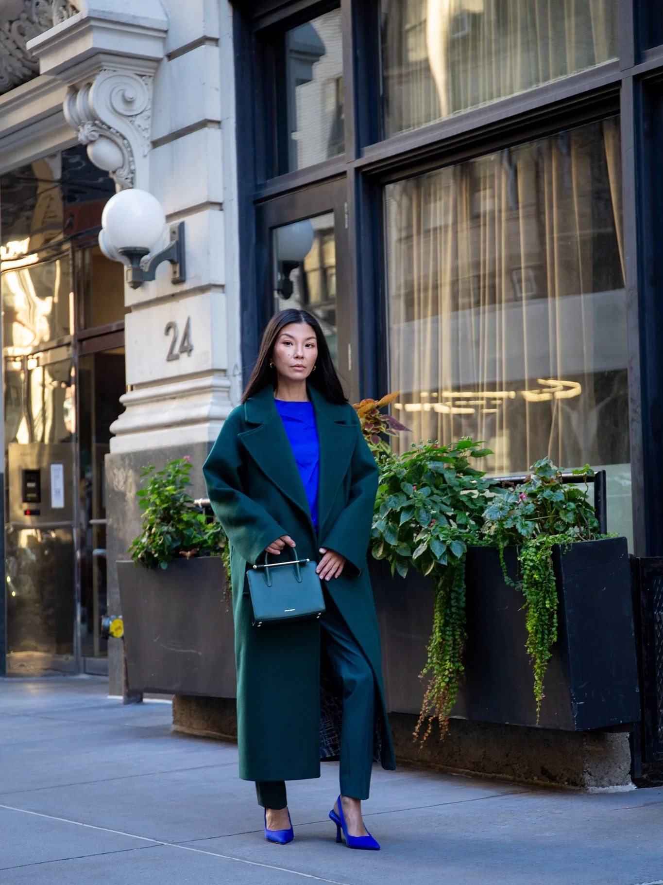 💙💚 When blue meets green, magic happens. @boden Wrapped in emerald dreams and cobalt confidence. Blue skies, green vibes — fashion forecast: fearless. 🌿✨ 
Shop the look on my @shop.Itk page and here: https://liketk.it/5tpYq #green