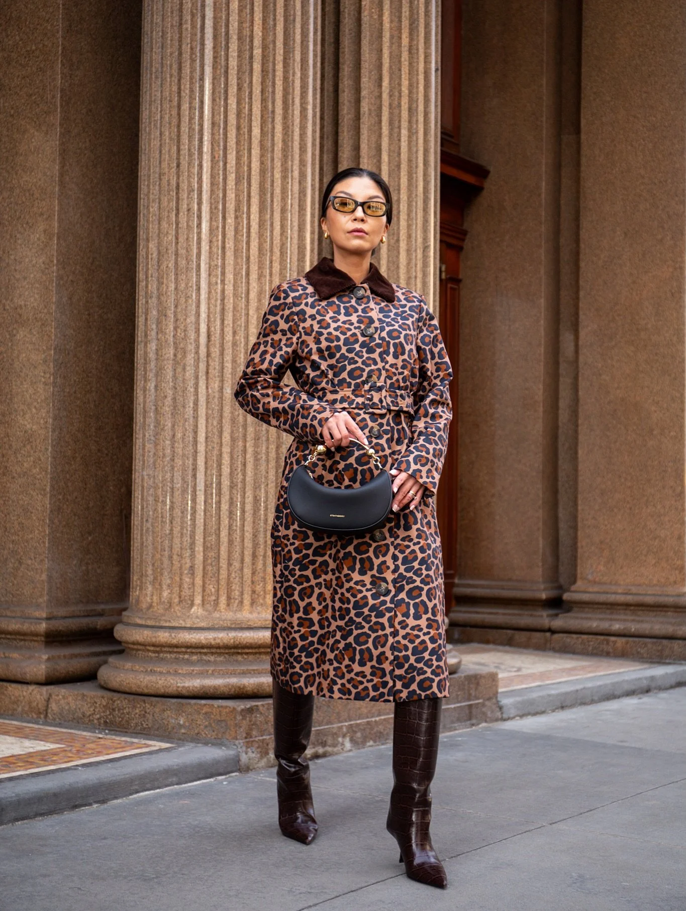 Leopard, but make it architectural.
Power dressing with a soft bite. 🐆✨

Shop the reversible jacket on my @shop.Itk page and here: https://liketk.it/5KRVW
#leopardcoat #winterfashion #fashiondaily #outfitinspiration #blackbag