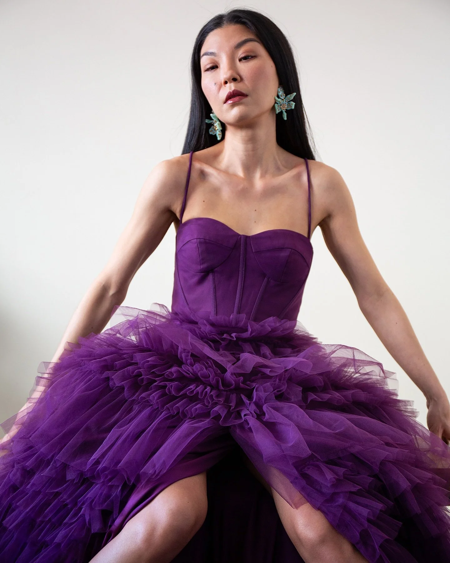 Self-portraits. Poise, tension, release. 🦢💜
@jjshouseofficial shop the dress here: https://go.shopmy.us/p-41812713 use code suzanne0901 for 10% off 
#jjshouse #madebyjjs #selfportraits #selfportrait #purpledress purplegown
