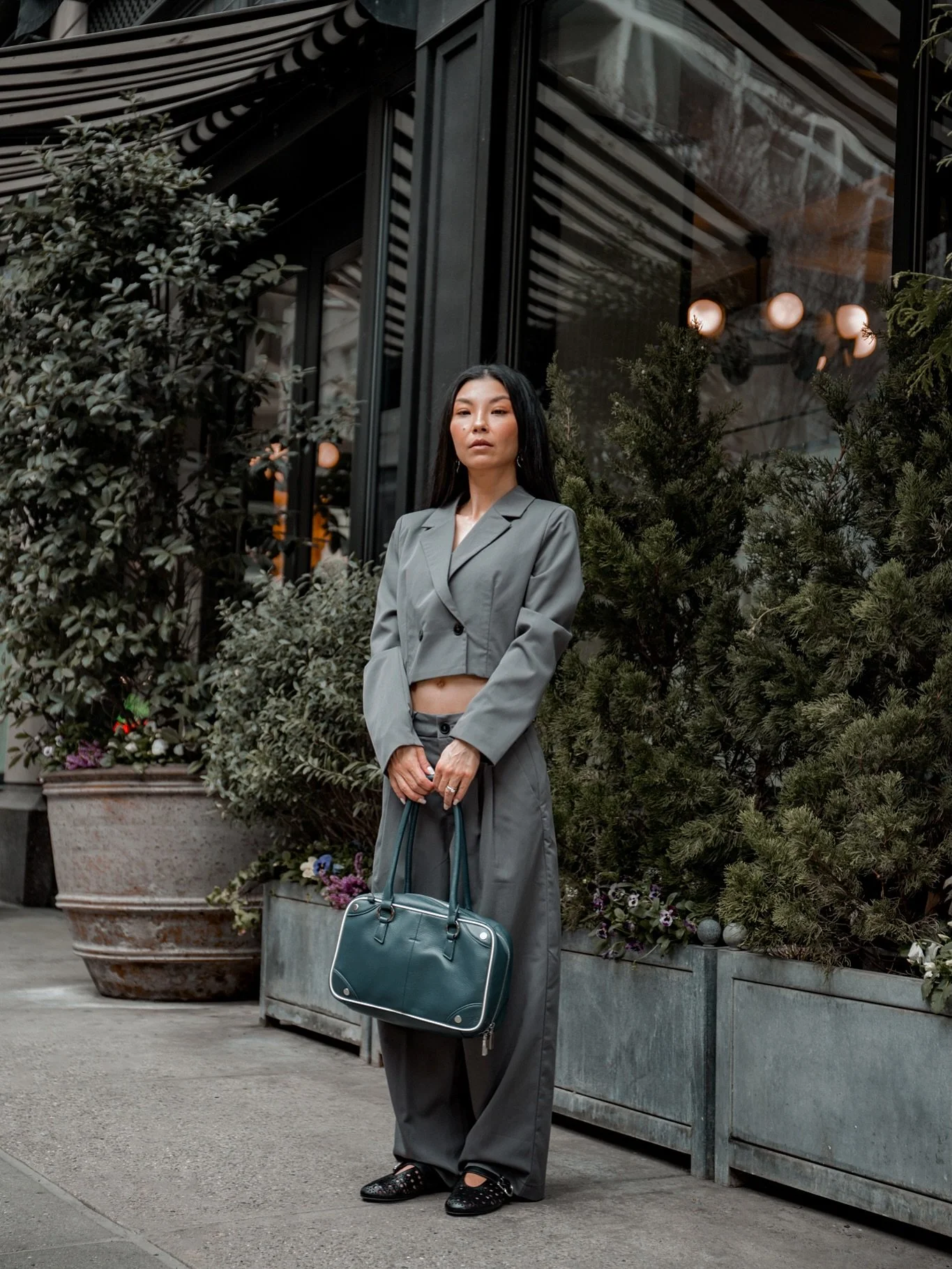 Quiet luxury with a pulse. @hammittla 
Prescribed in sapphire tones, heritage shape and modern intentions. 
Shop the bag on my @shop.Itk page and here: https://liketk.it/64lwK #hammitt #newbag #handbag #fashionbag #liketkit
