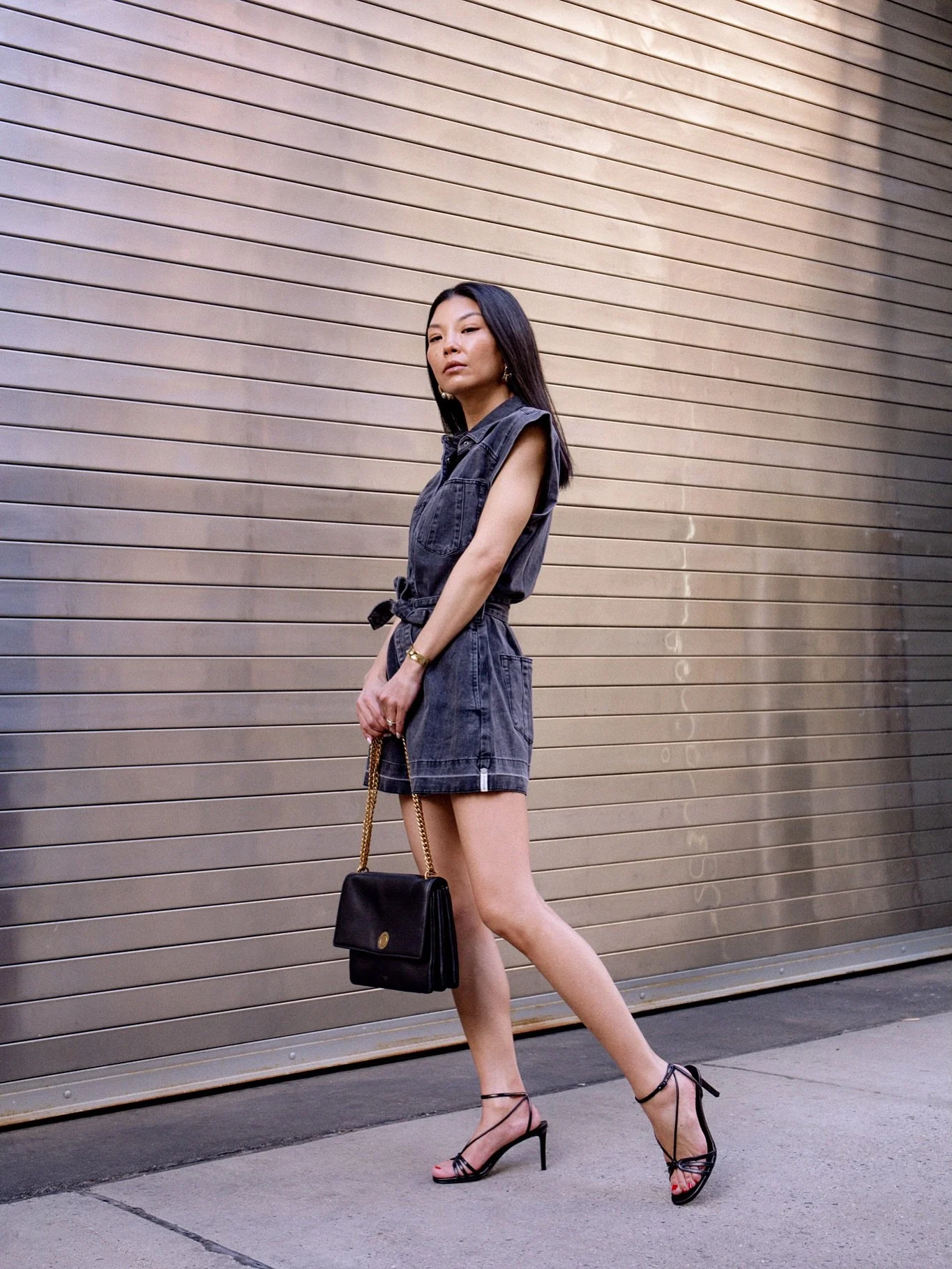 Denim, but make it intentional. @oneteaspoon_ 

Look 1: structured, cinched, unapologetically feminine.
Look 2: relaxed, elongated, quietly powerful.

Same palette. Same fabric.
Two completely different moods.

Because it&rsquo;s never about the tren