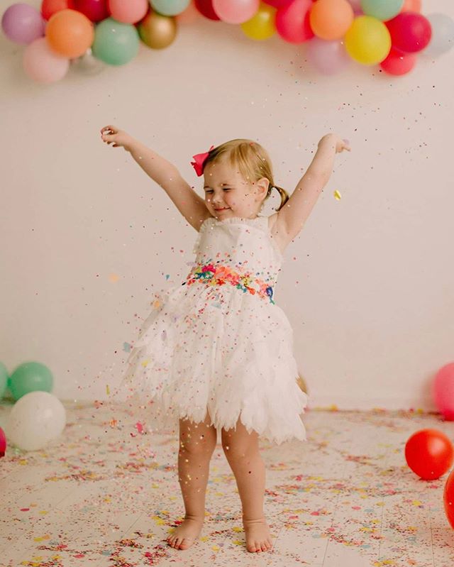 Oh to be three 😍
.
.
.
.
#three #lucymae #magicofchildhood #dance #lovelysquares #toddlerlife #girlmom #girlsjustwannahavefun #confetti #ootd #magnoliamarket #thelumenroom #dallastexas #bigd #letthembelittle #partyinso #party #funfetti #partydecor #