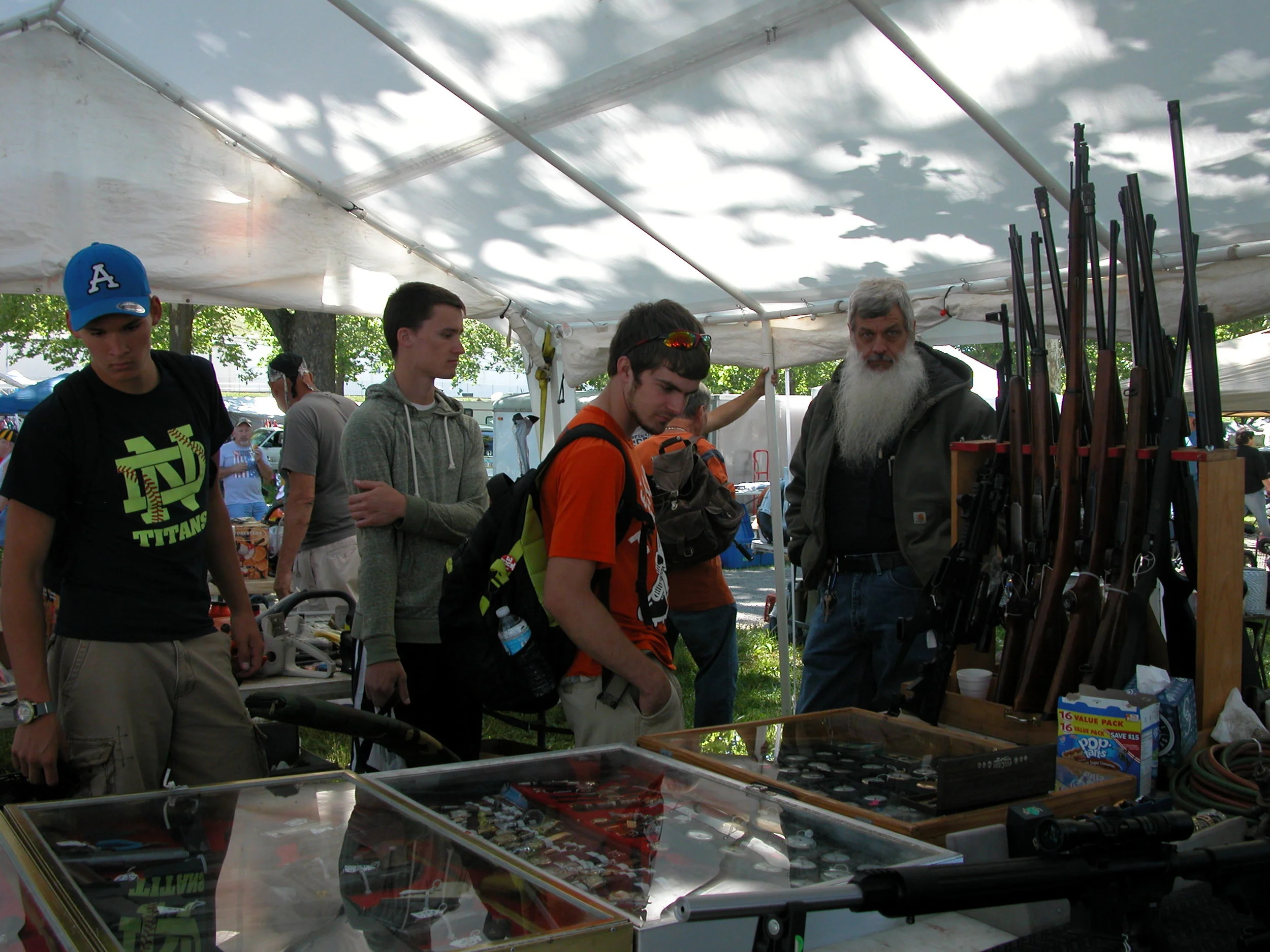 Gun seller June 2014 1.JPG