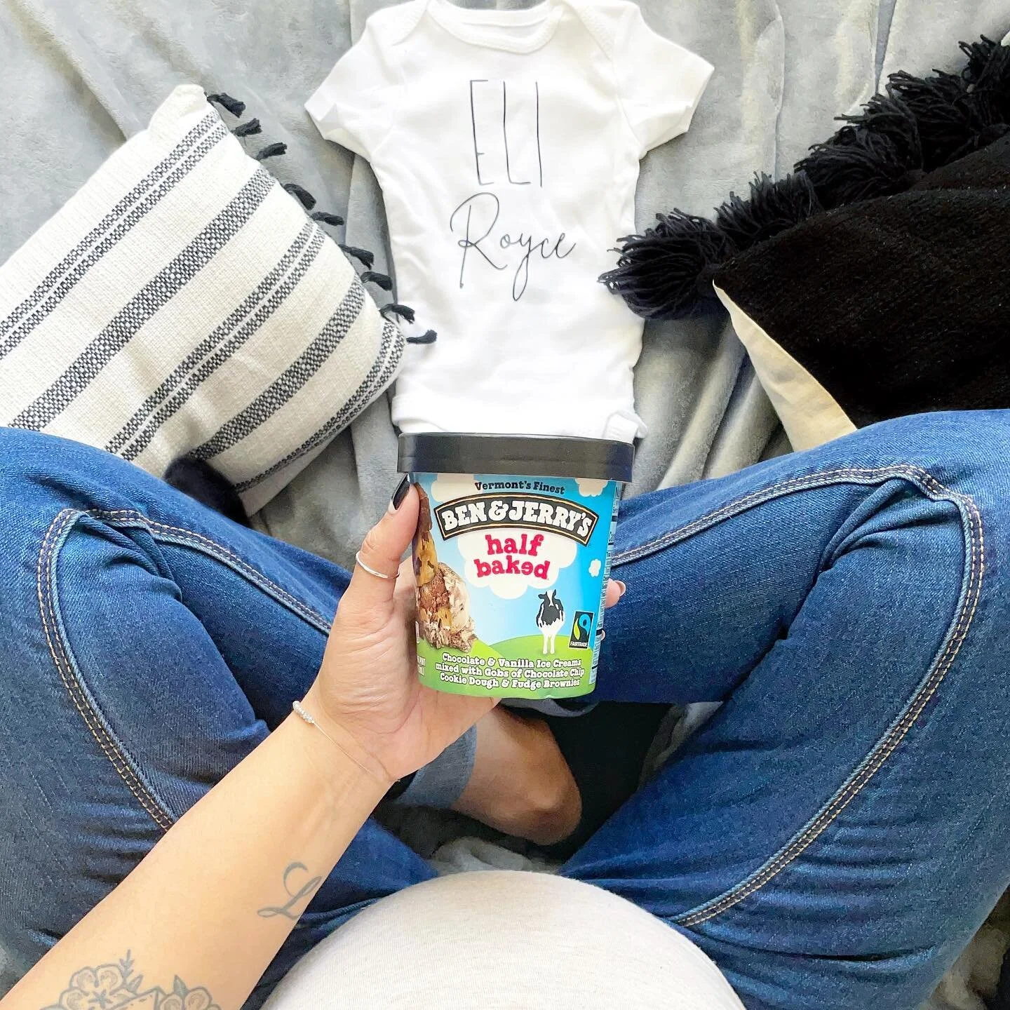 Hit the #halfbaked point 2 weeks ago &amp; I&rsquo;ve learned that taking pregnancy progress photos is not my fort&eacute; 🤷🏻&zwj;♀️ #EliRoyceWhitby
&bull;
&bull;
&bull;
#pregnancy #20weekspregnant #pregnancybump #pregnantbelly #pregnant