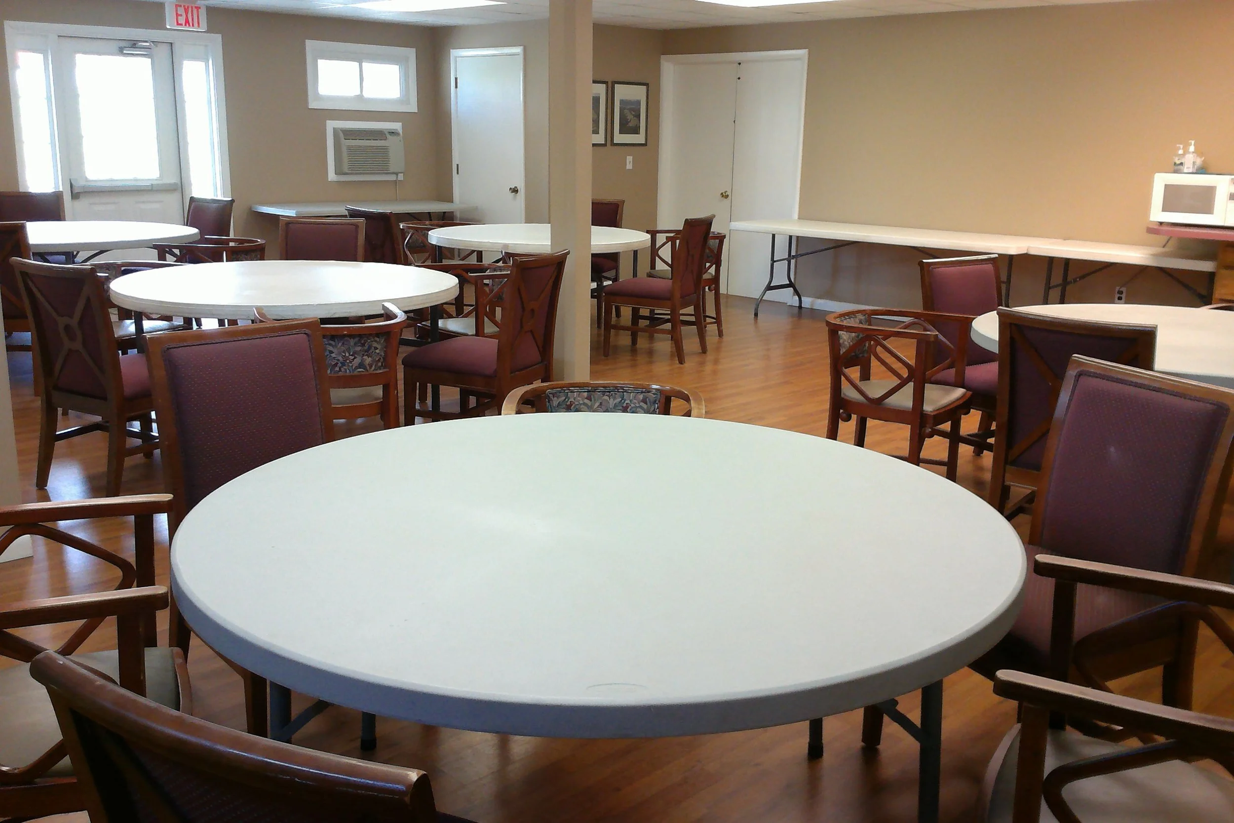 Martin Dining Room Seats 40 - dining for 30