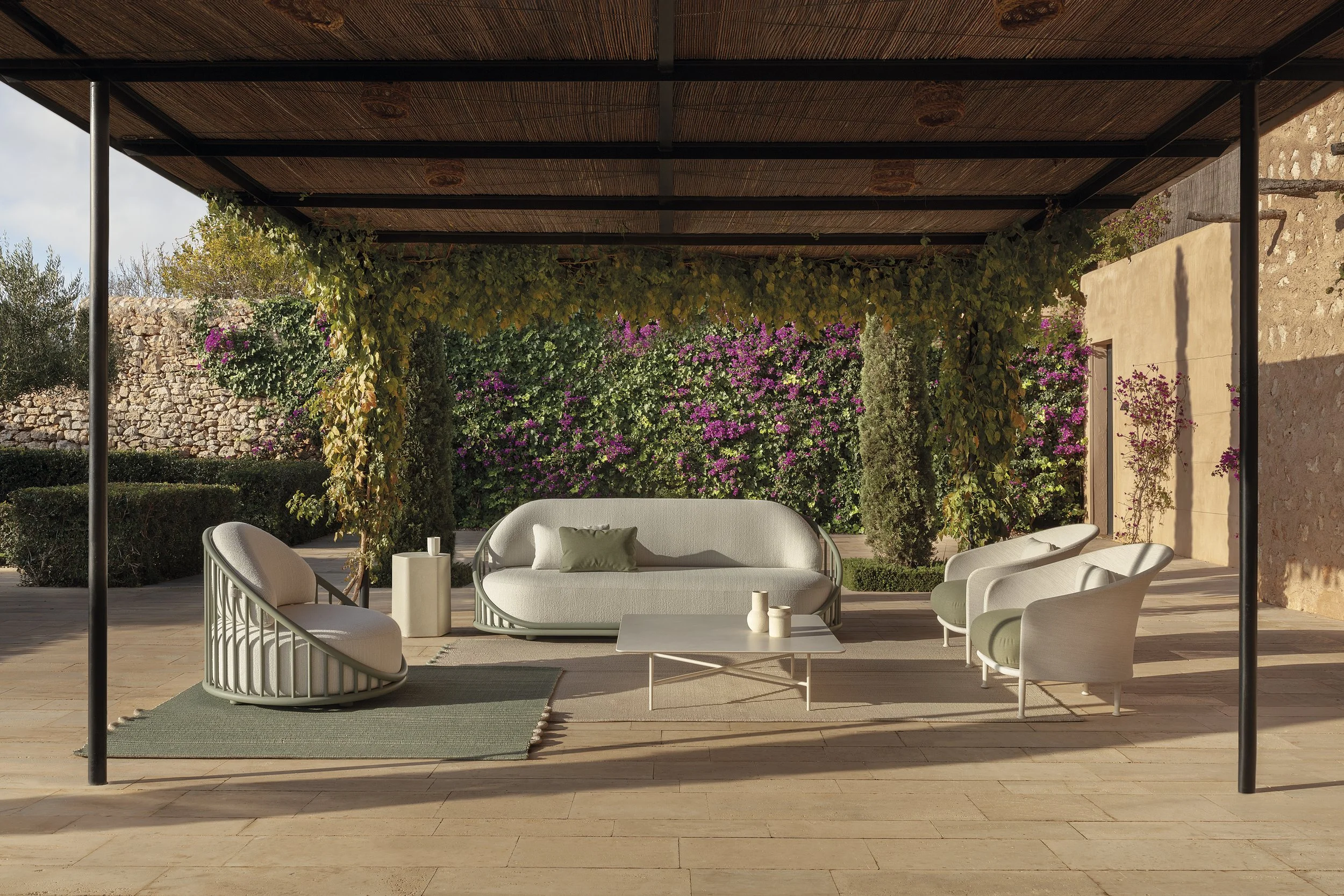 grada-outdoor-coffee-table-lievore-altherr-molina-expormim-furniture-outdoor-11.jpg