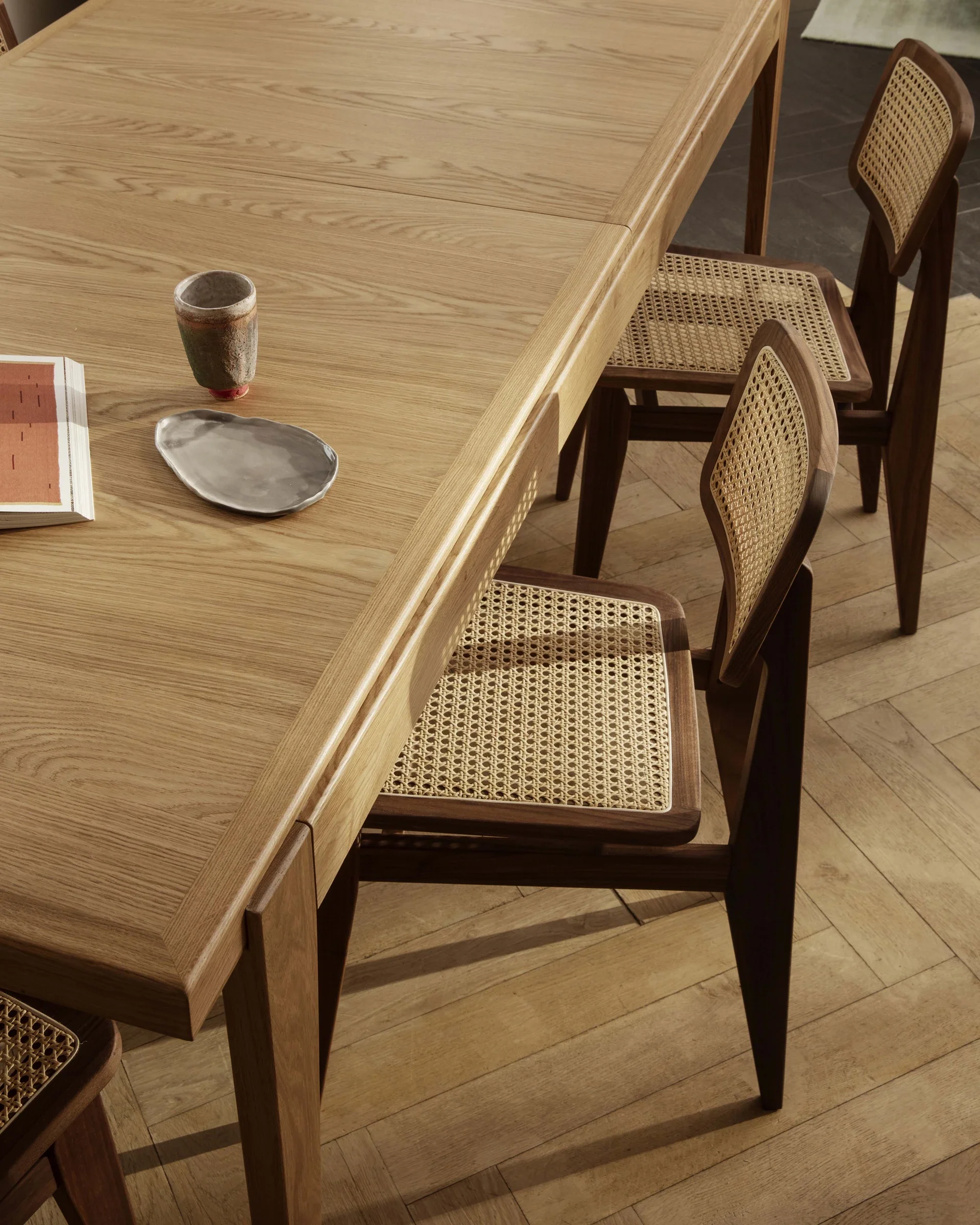 s-table-extendable_c-chairdiningchair_sejourloungechair2png.webp