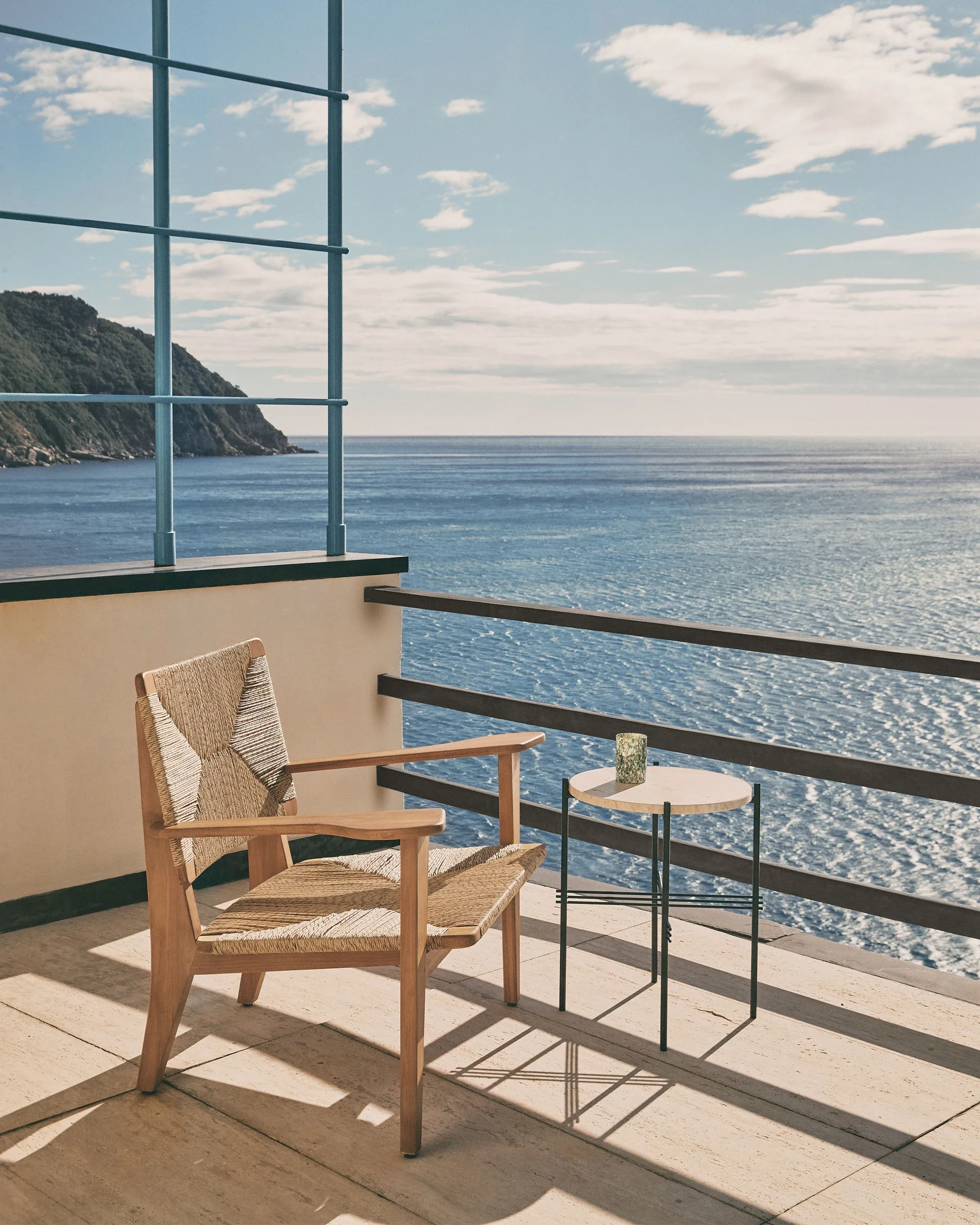 ts_sidetable_outdoor.webp