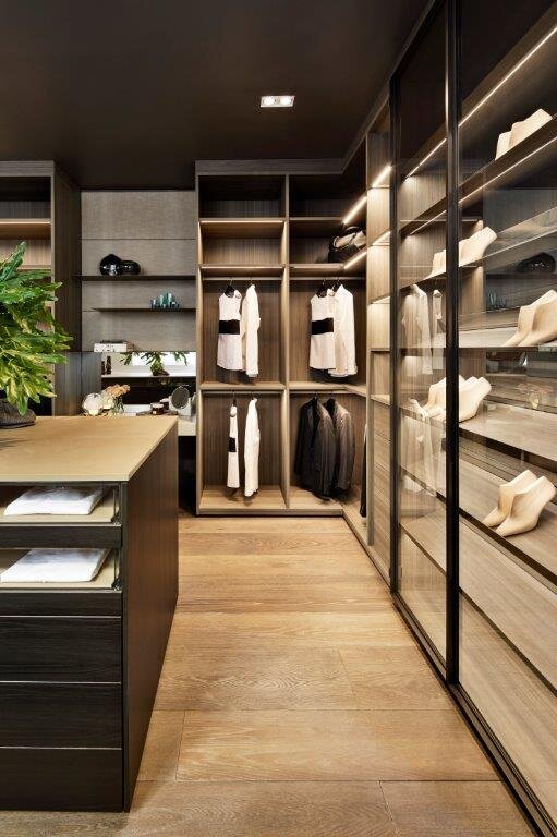 2021_WNYC_133_Showroom_15 walkin closet.jpg