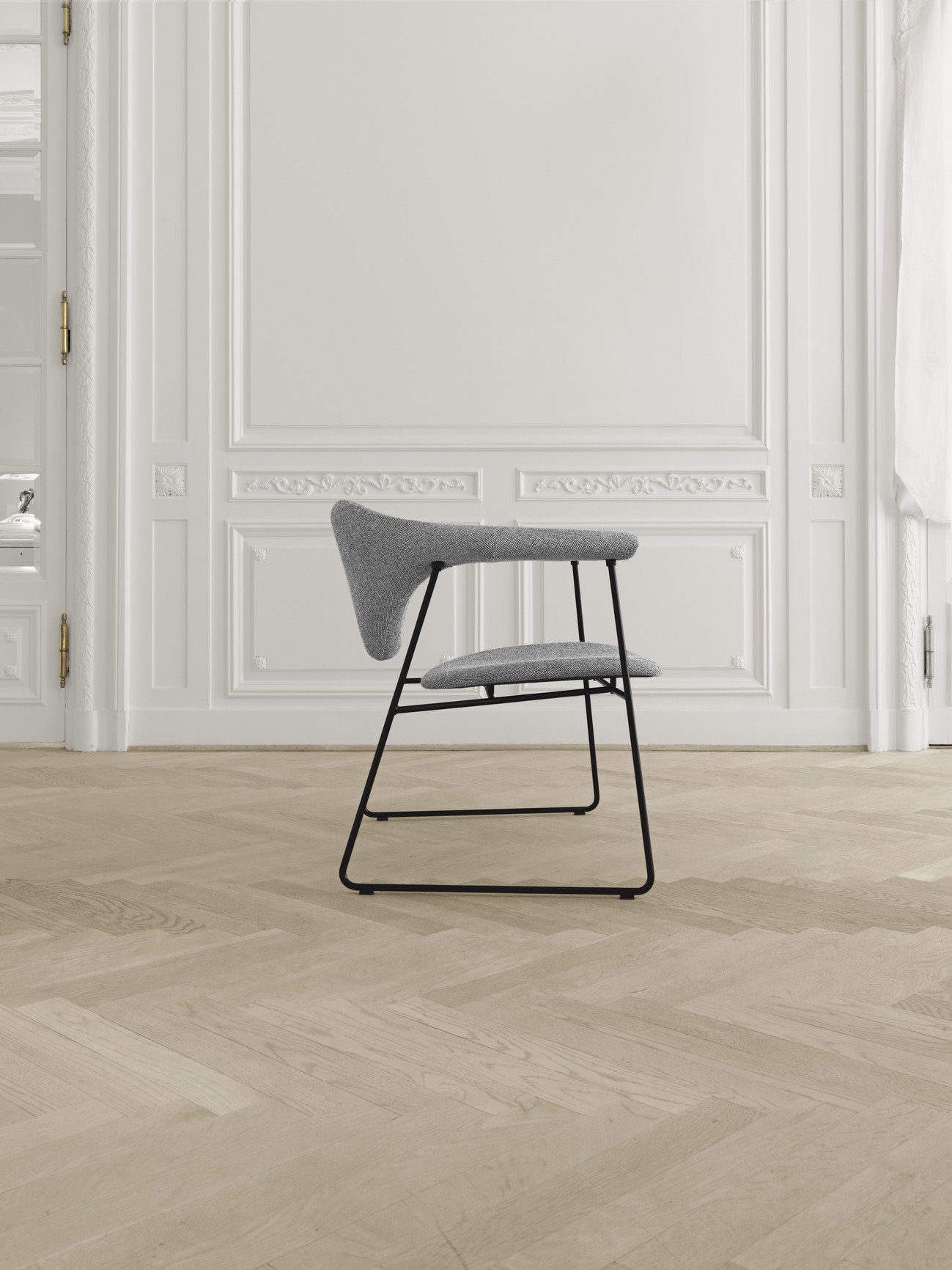 MasculoDiningChairSledgeBase_01.jpg