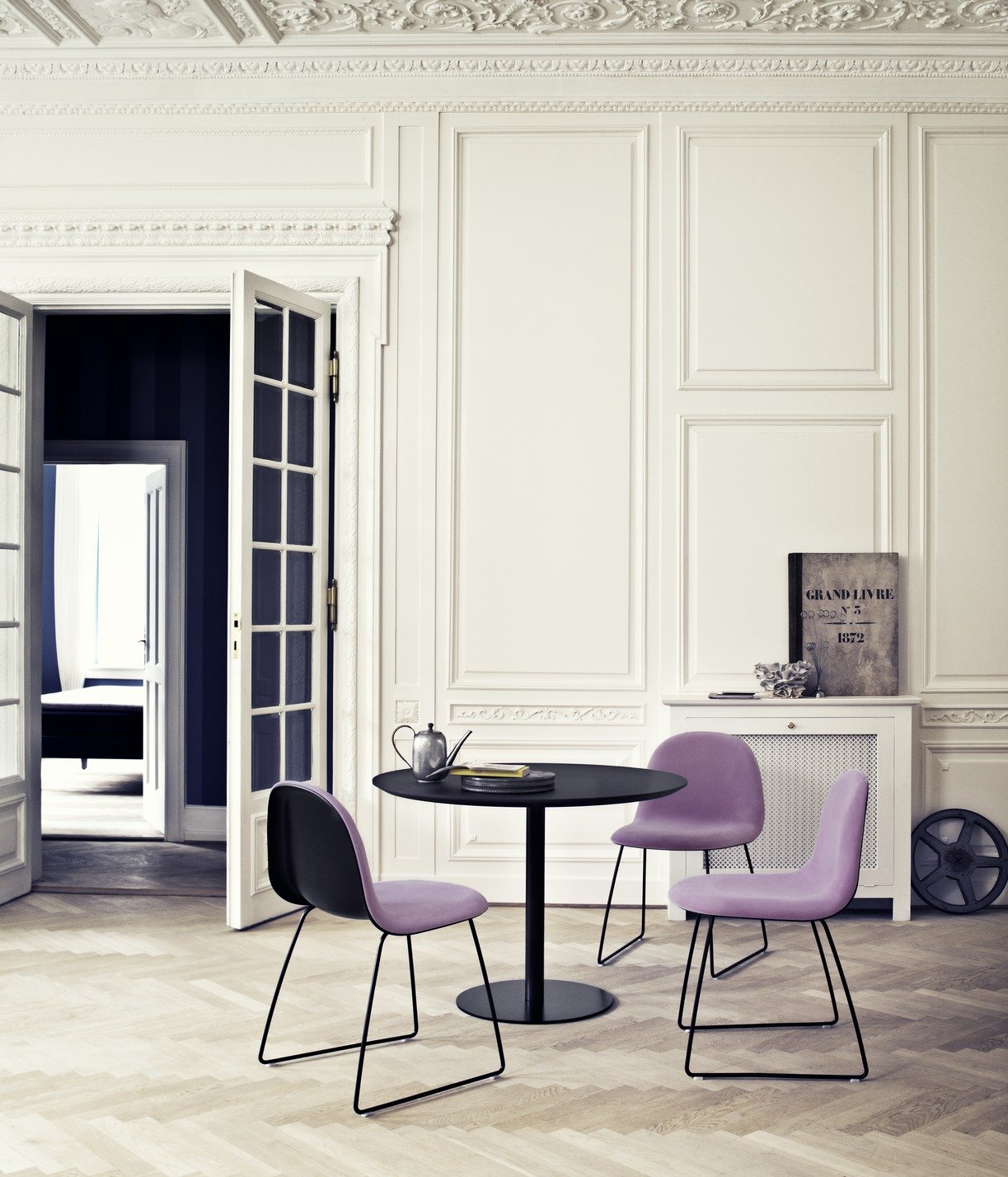 3DDiningChairFrontUpholsteredSledgeBaseHirekShell_GUBI1-0DiningTable.jpg
