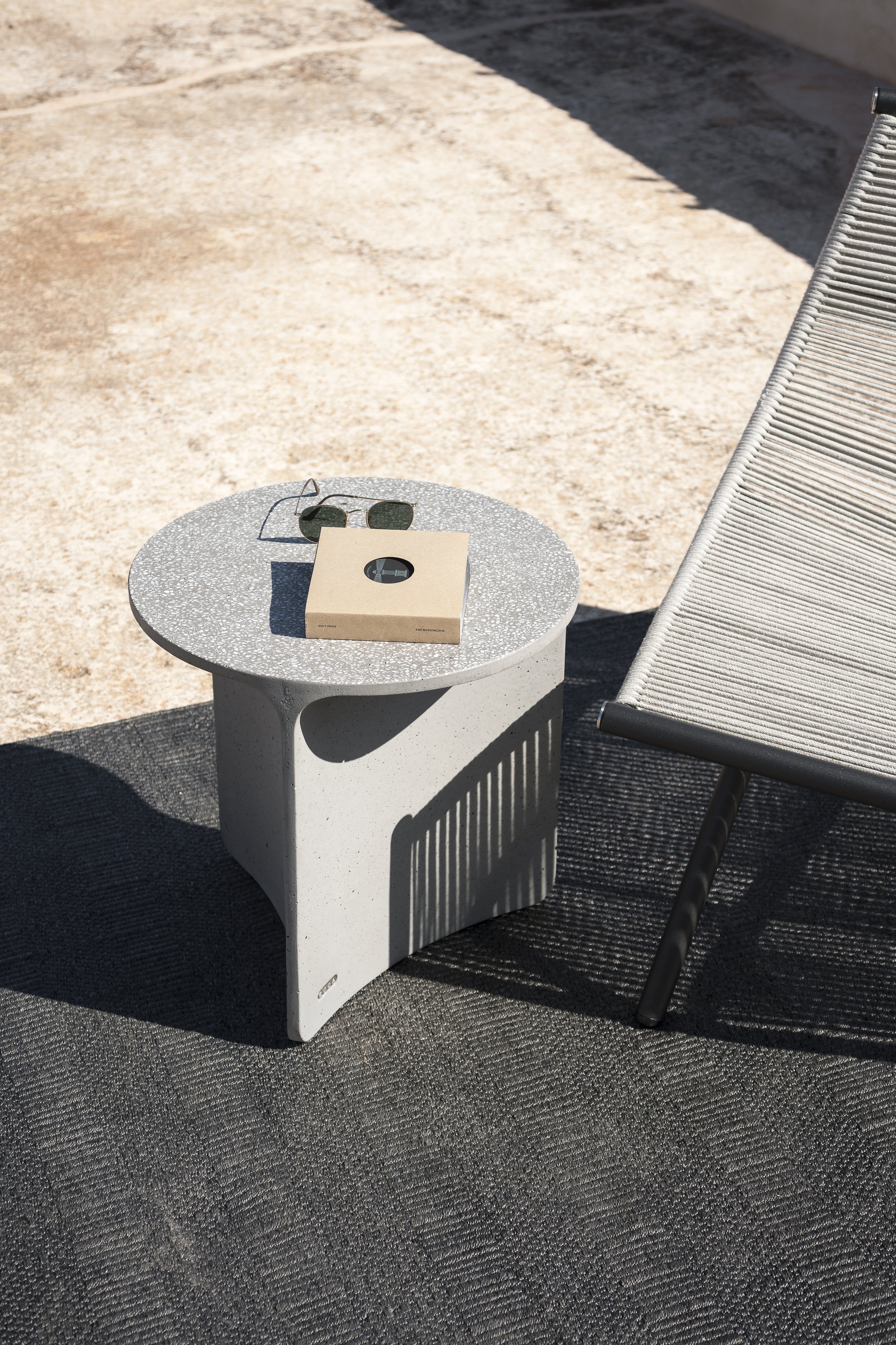 Aspic_Roda_side table_outdoor