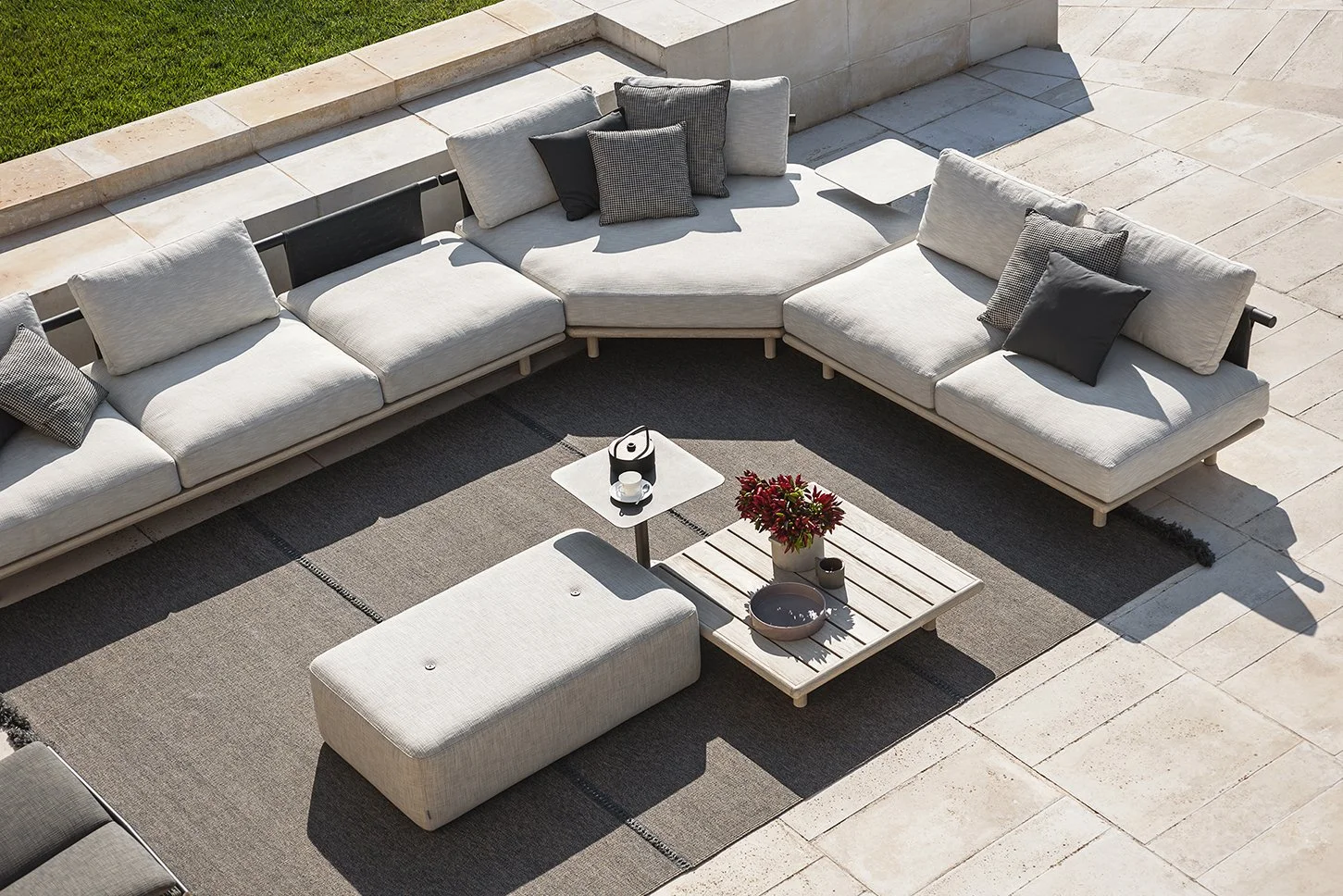 Eden_Roda_Sofa_outdoor