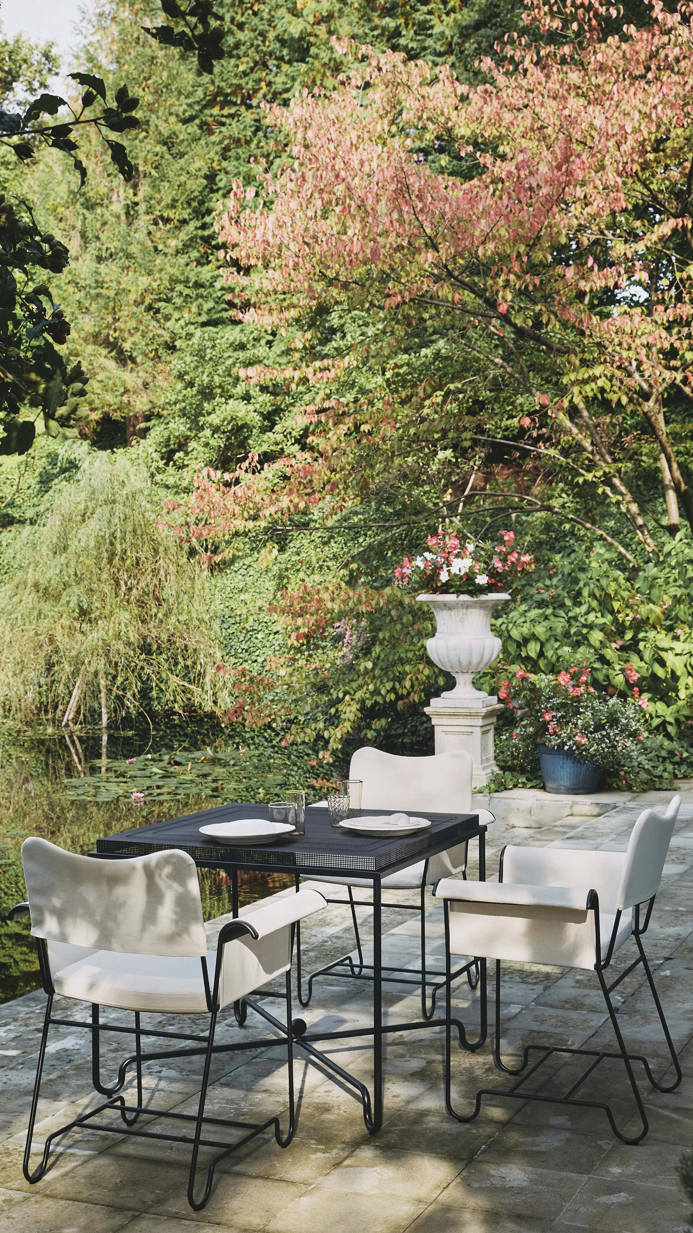 Tropique_Gubi_Dining table_outdoor