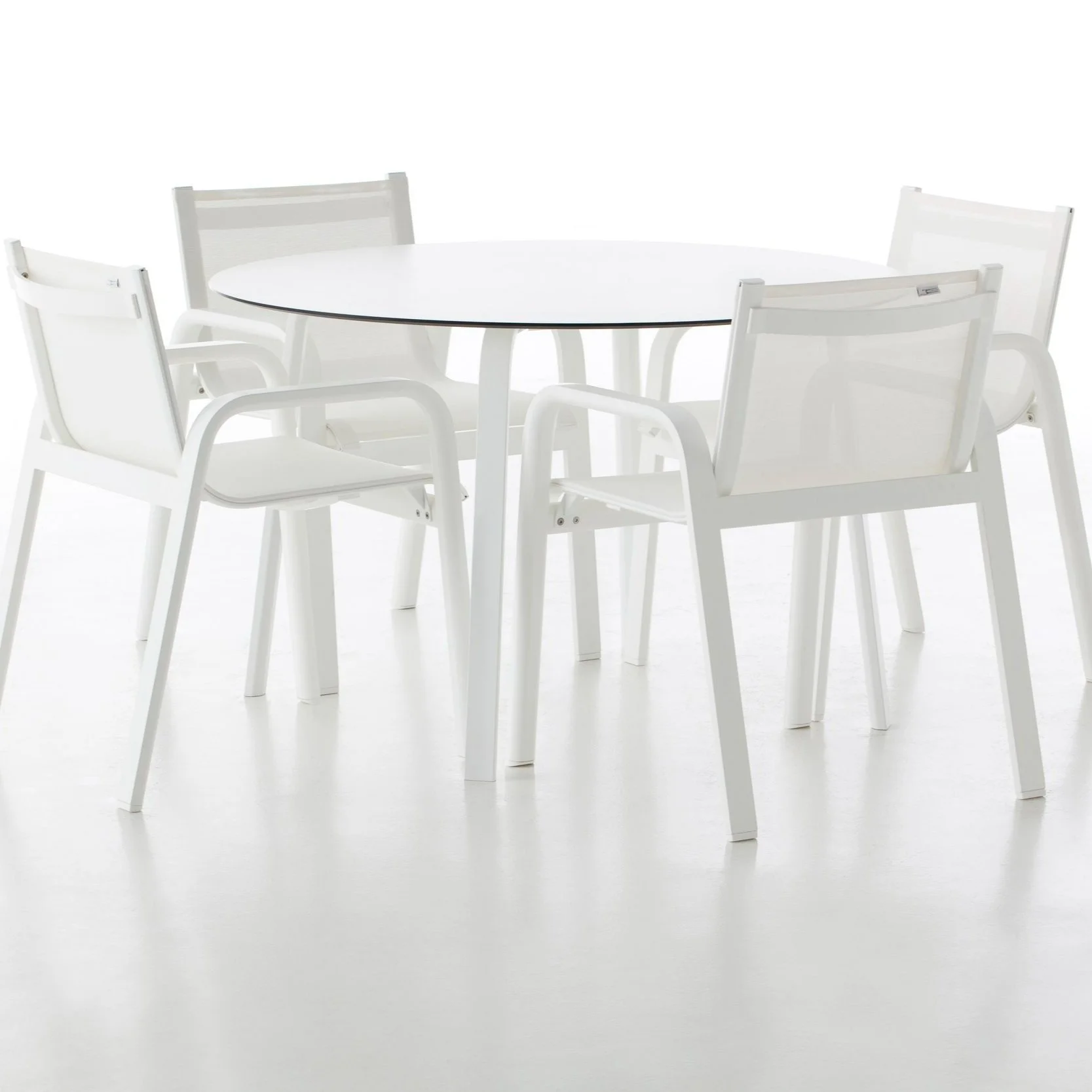 Stack_Gandia Blasco_dining table_outdoor