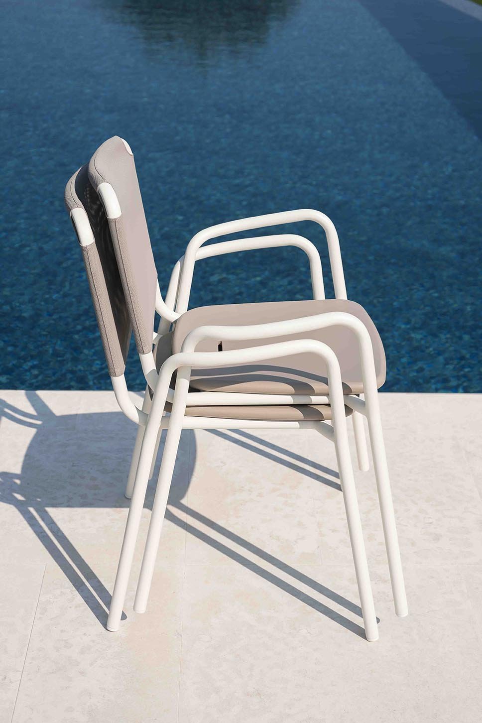 guest_RODA_dining chair_outdoor