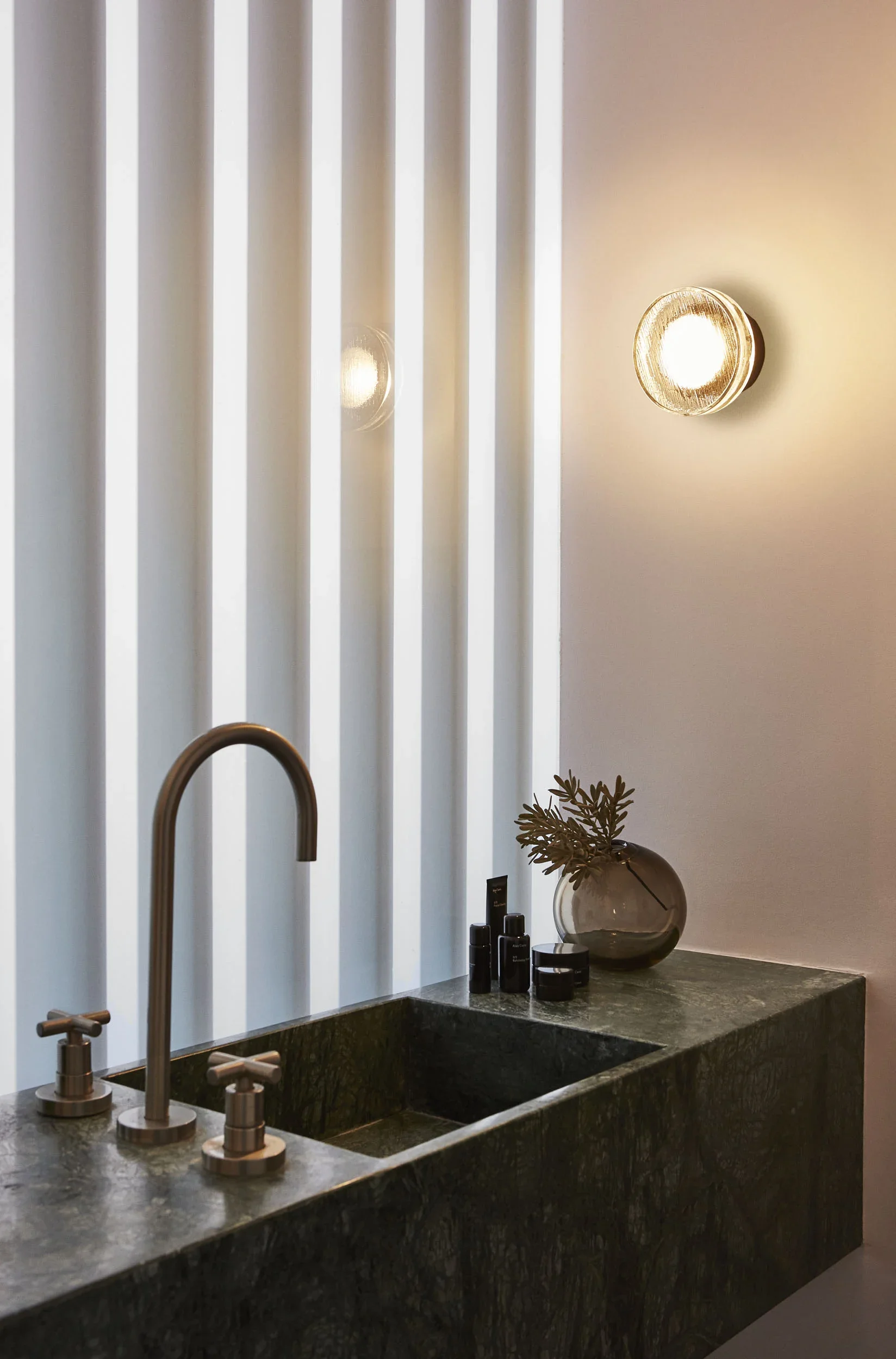 marset_lr_roc_bathroom.webp