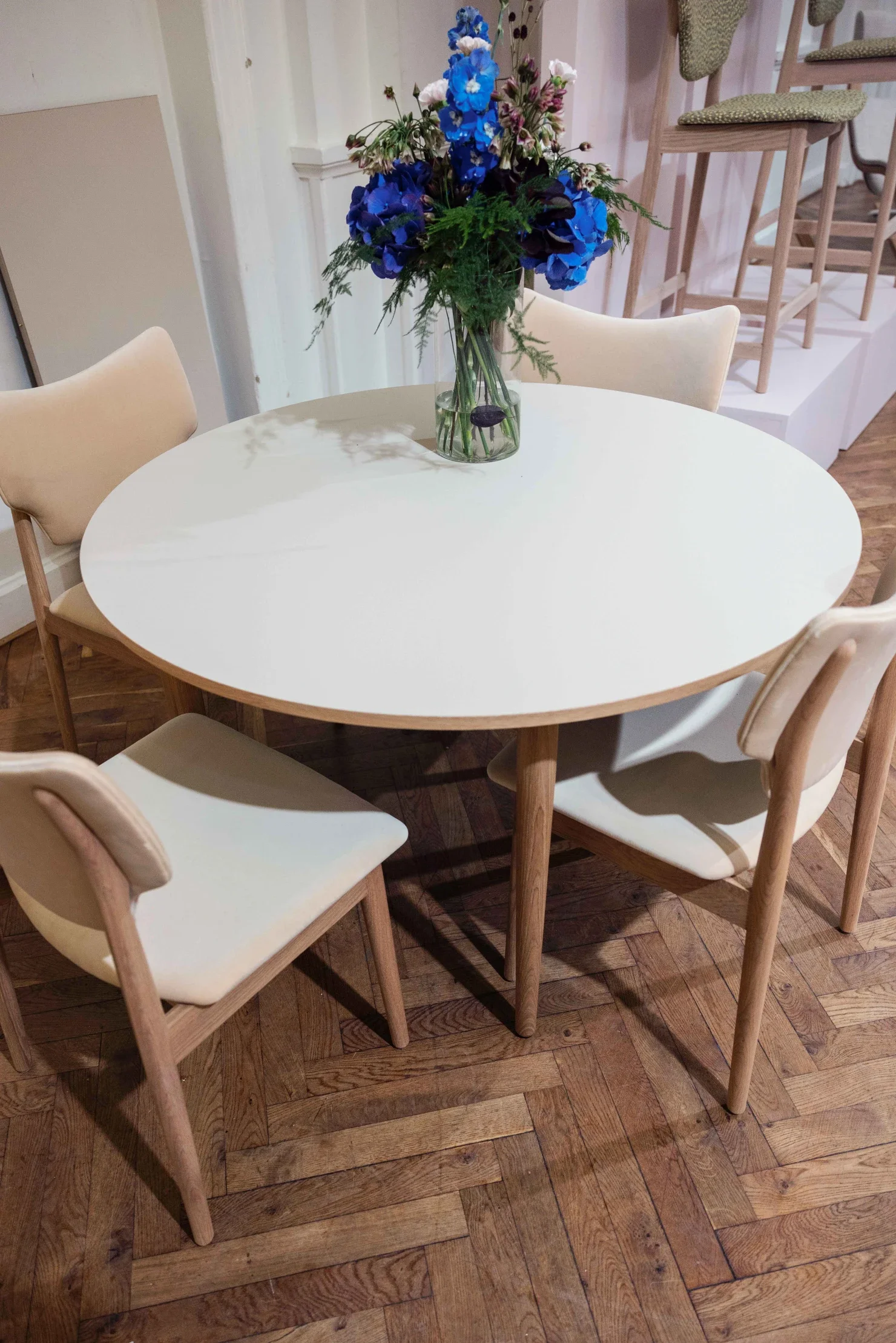 Oma-and-Veng-dining-3.webp