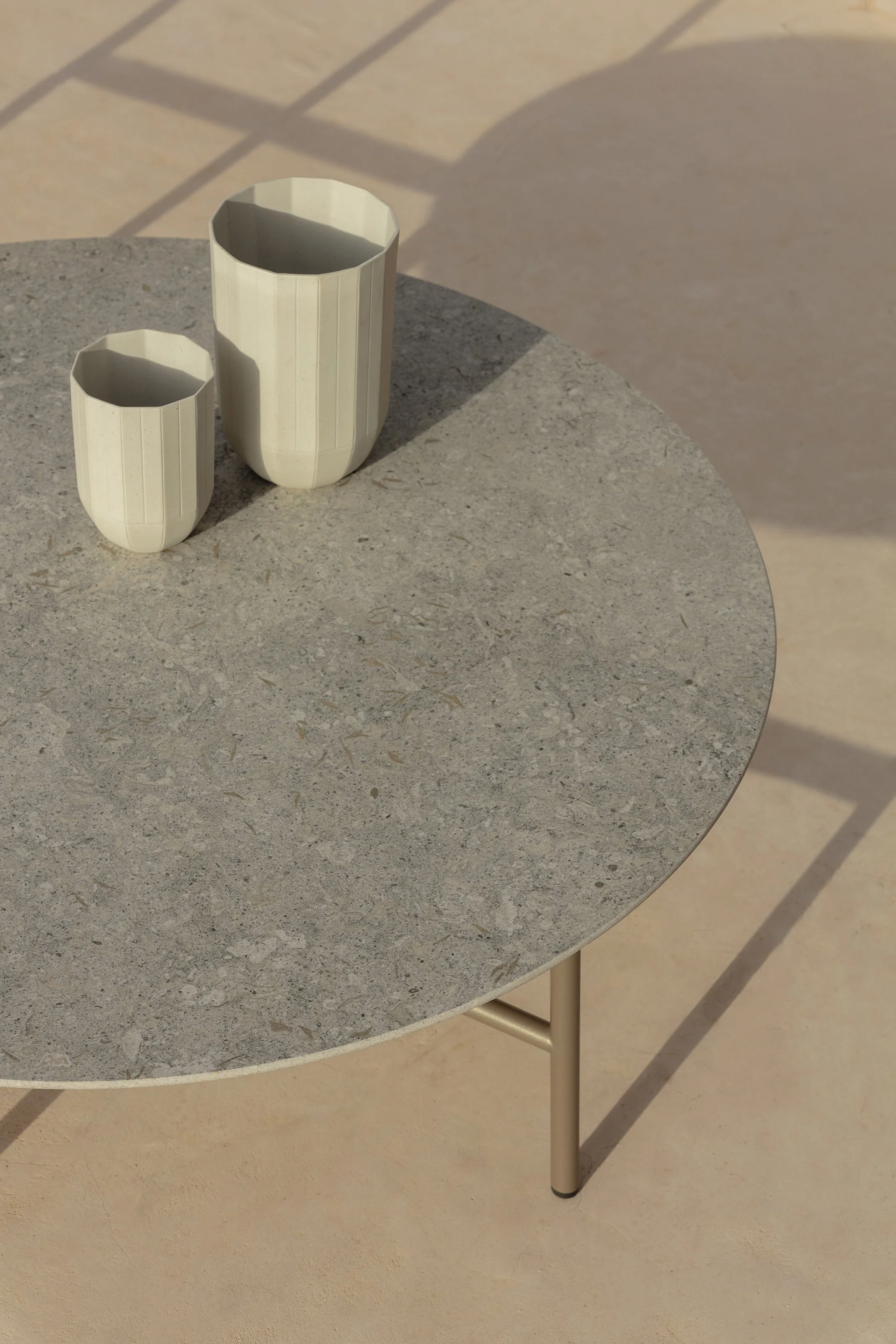 grada-outdoor-coffee-table-lievore-altherr-molina-expormim-furniture-outdoor-13.jpg