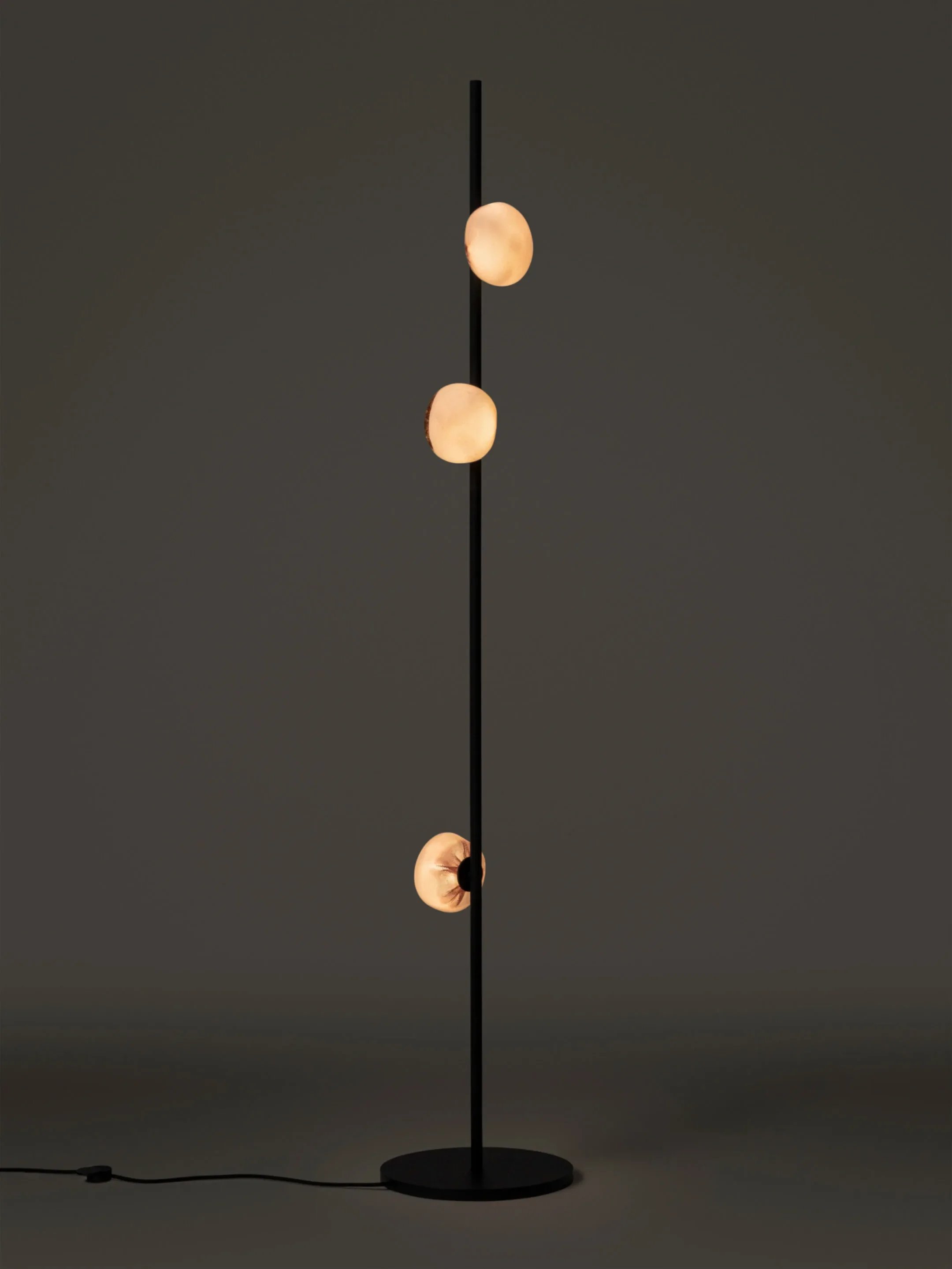 84v.3-Floor-6ft-Black-Dark.jpg.webp