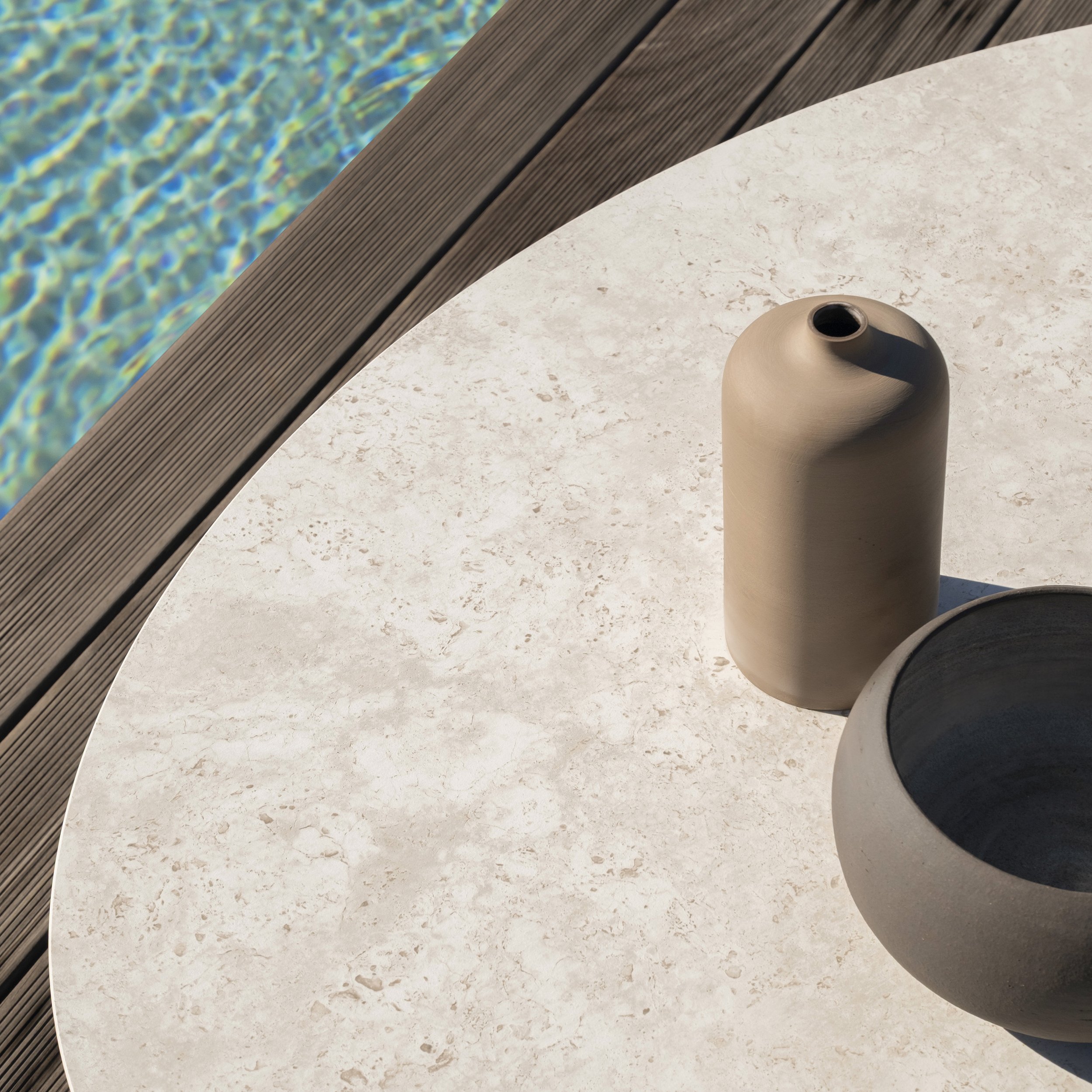 grada-outdoor-elliptical-coffee-table-lievore-altherr-molina-expormim-furniture-outdoor-03.jpg