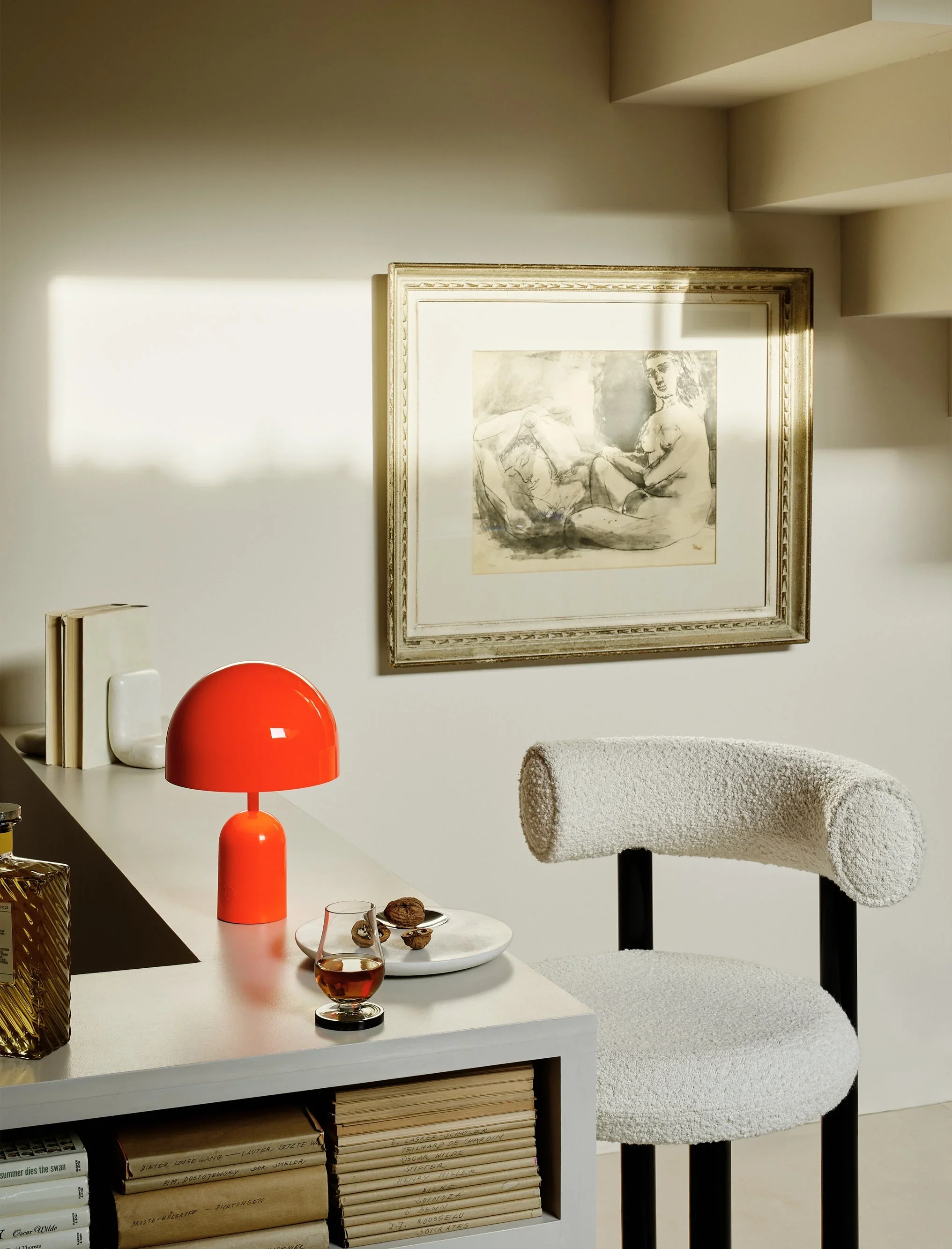 Bell-Portable-Light-High-Gloss-Fluoro-US-4_4096x5460_crop_center.webp