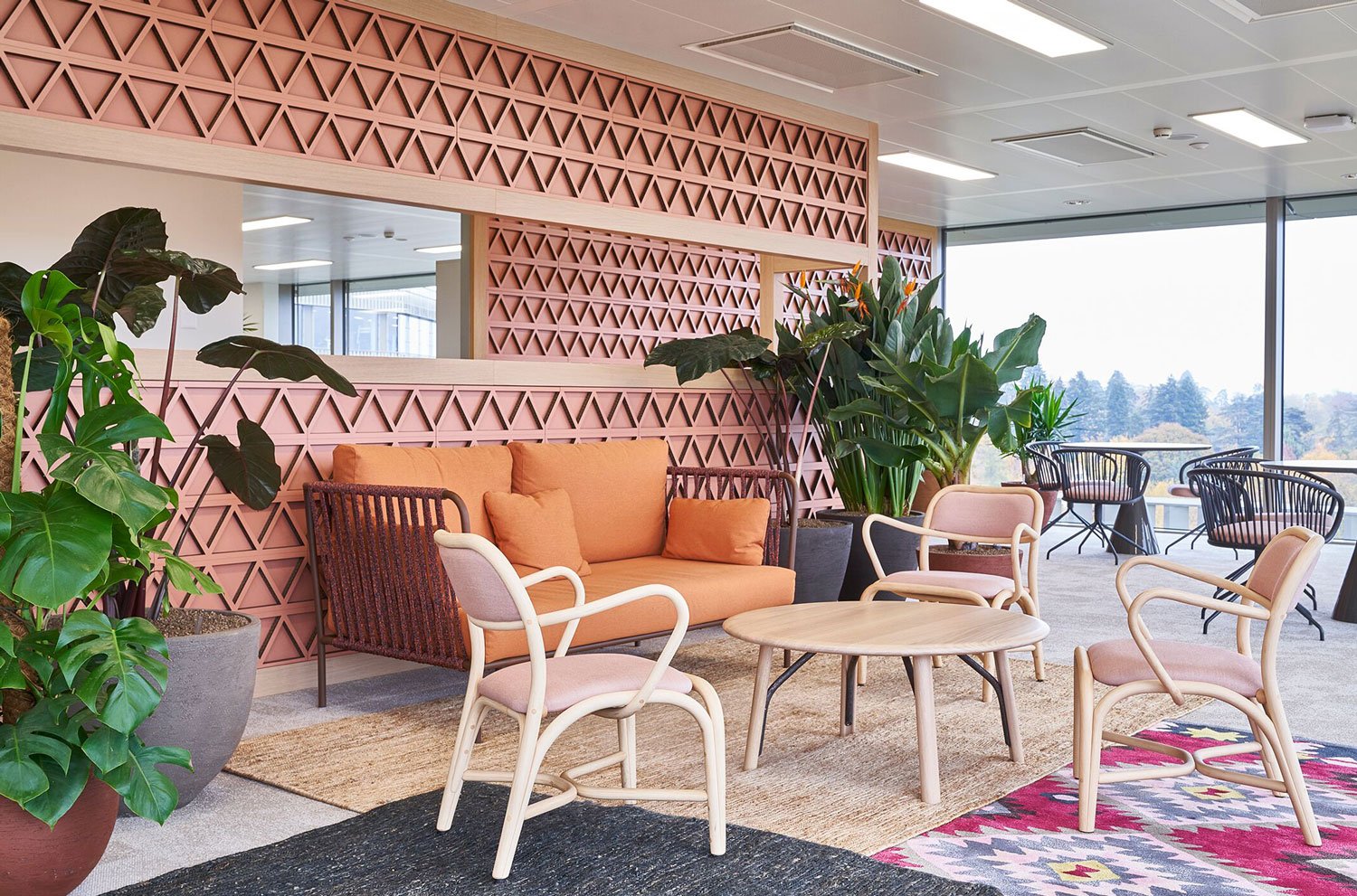 Expormim-Switzerland-Gavi-Oficinas-Fontal-upholstered-armchair-T012C.jpg