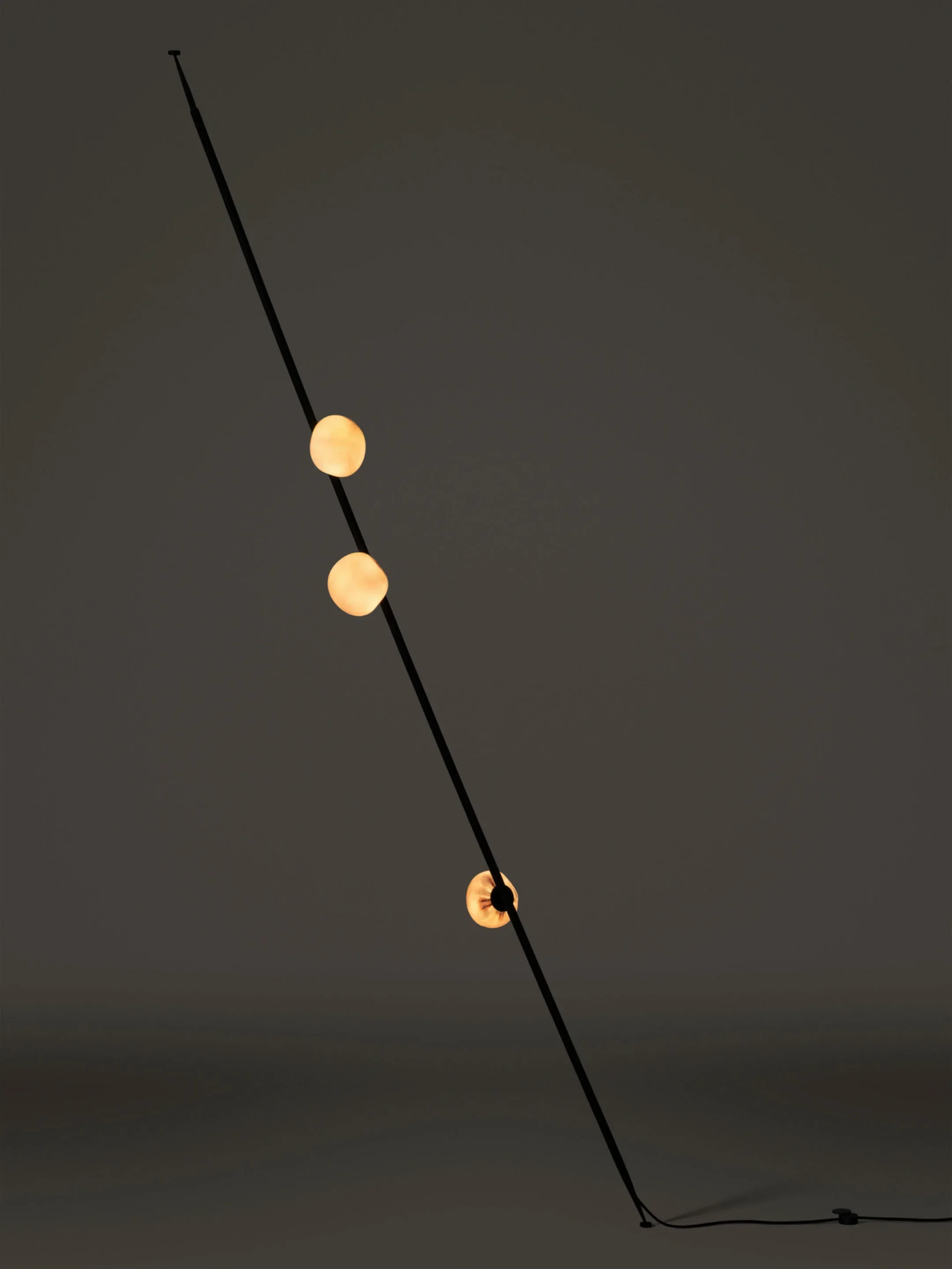 84v.3-Column-9ft-Black-Dark.jpg.webp