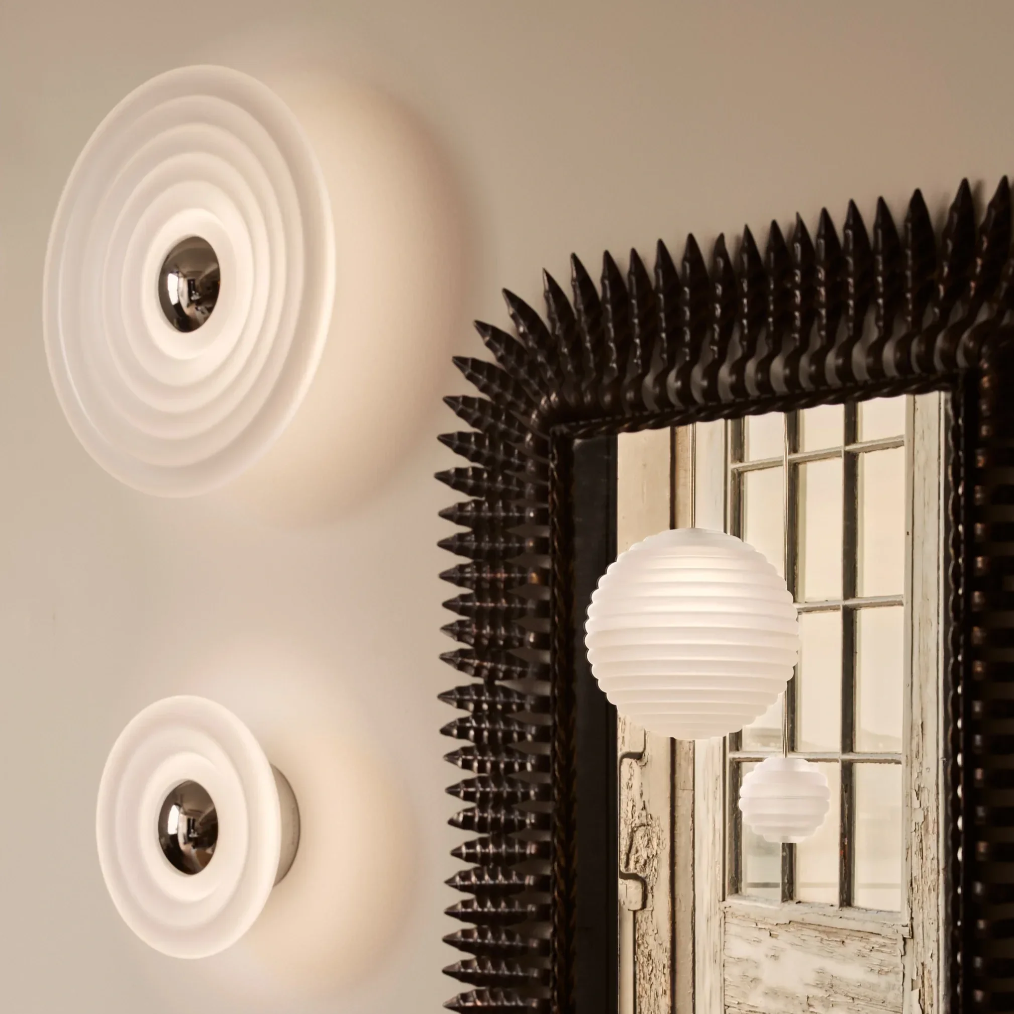 Press-Mini-Surface-Light-Frosted-Pressed-Glass-US-2_4096x5460_crop_center.webp