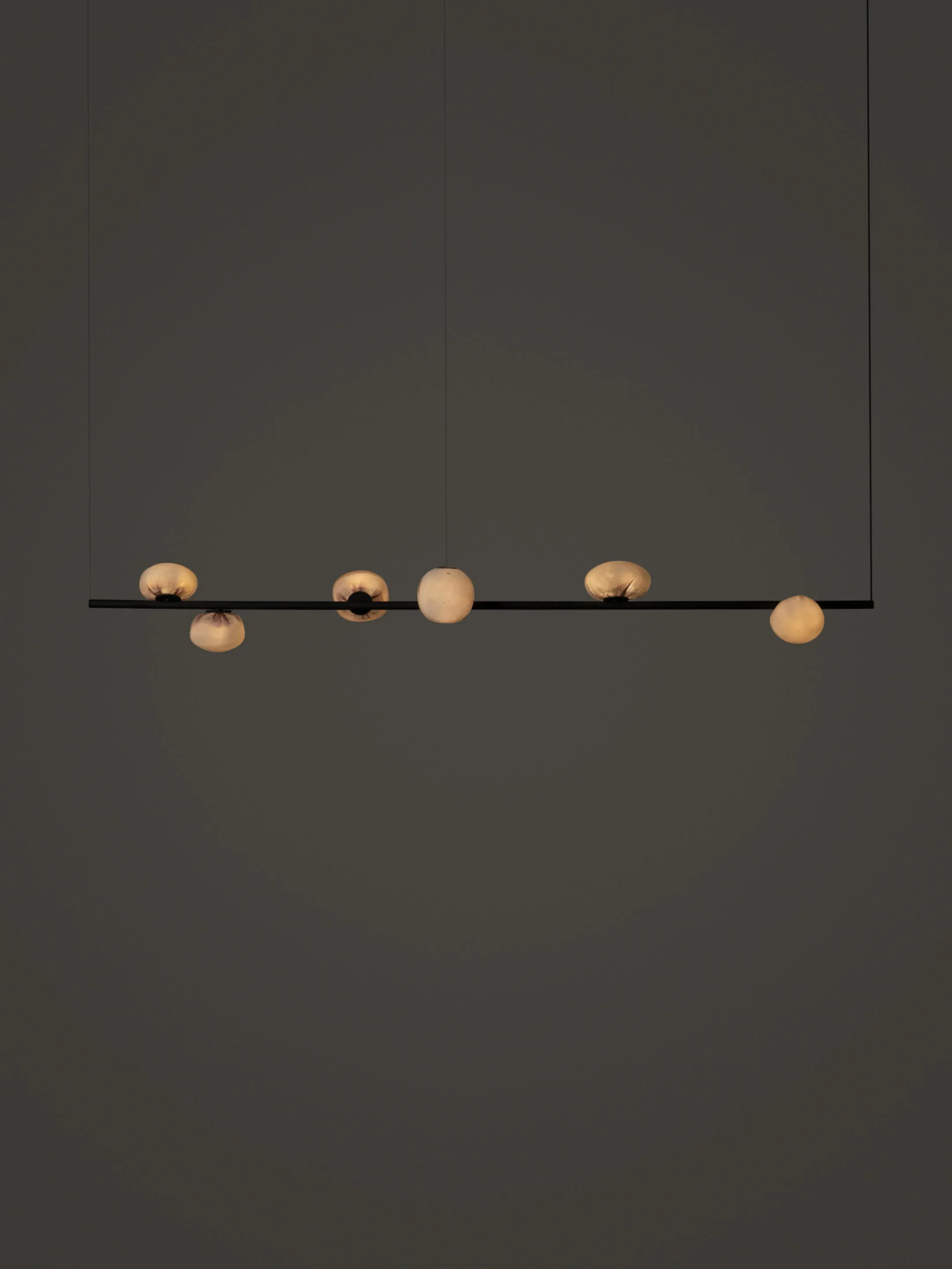 84v.6-SuspendedH-Black-Dark.jpg.webp