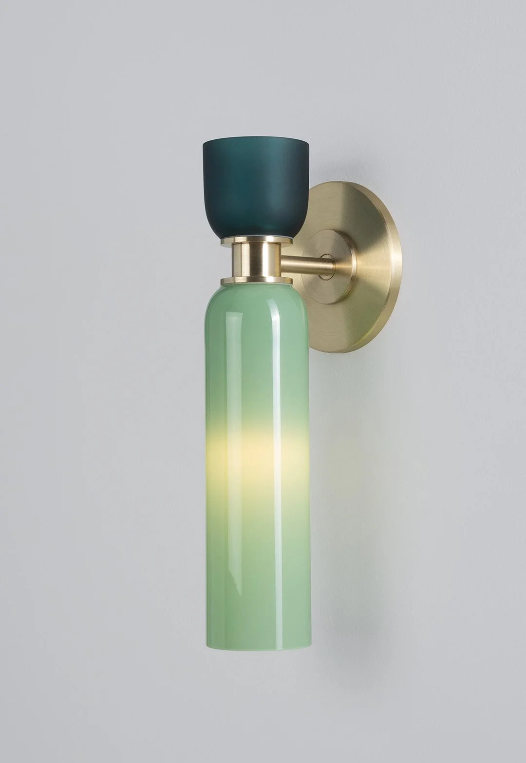 SkLO_Union_Sconce_LT630PAGFPGBB_01_1080-1.jpg