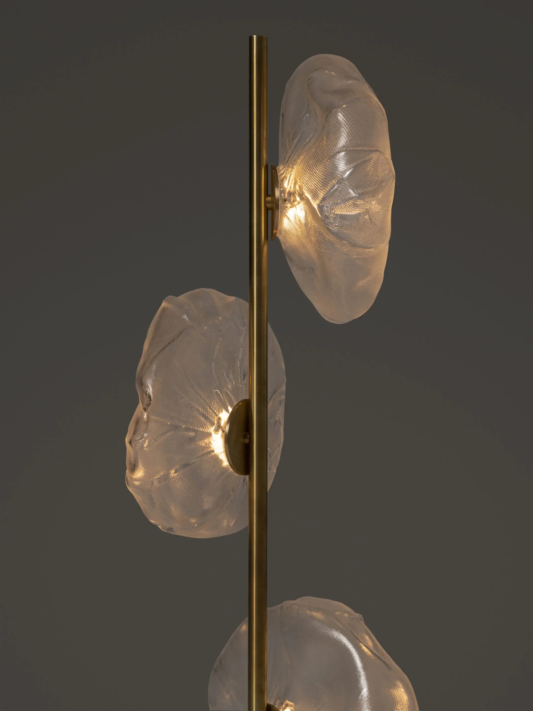 73-Floor-Brass-Dark-Detail_2.jpg.webp
