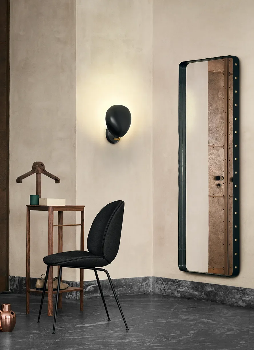 10010936_L_Cobra_WallLamp_Black_HardWired.webp