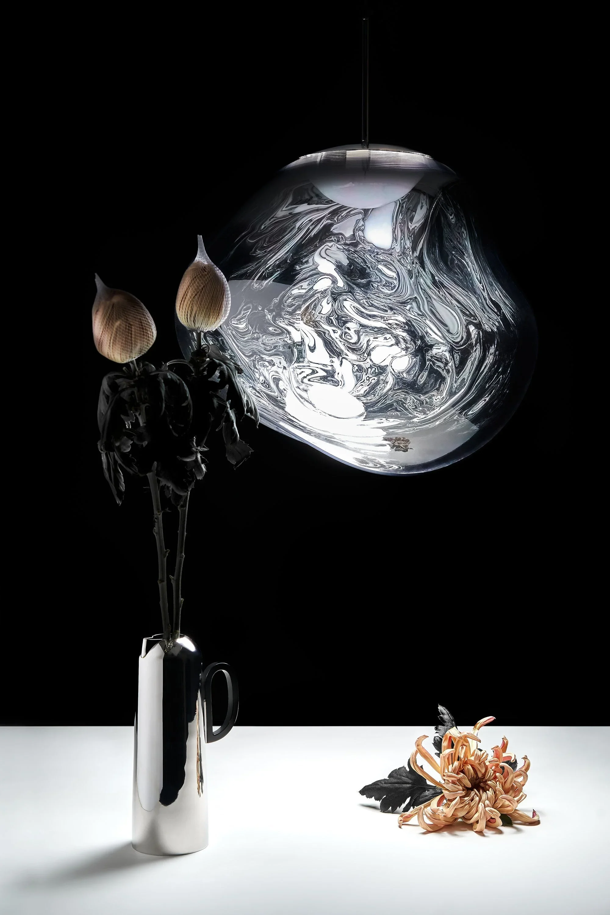 Melt-Medium-Pendant-Silver-Polished-Polycarbonate-US-2_4096x5460_crop_center.webp