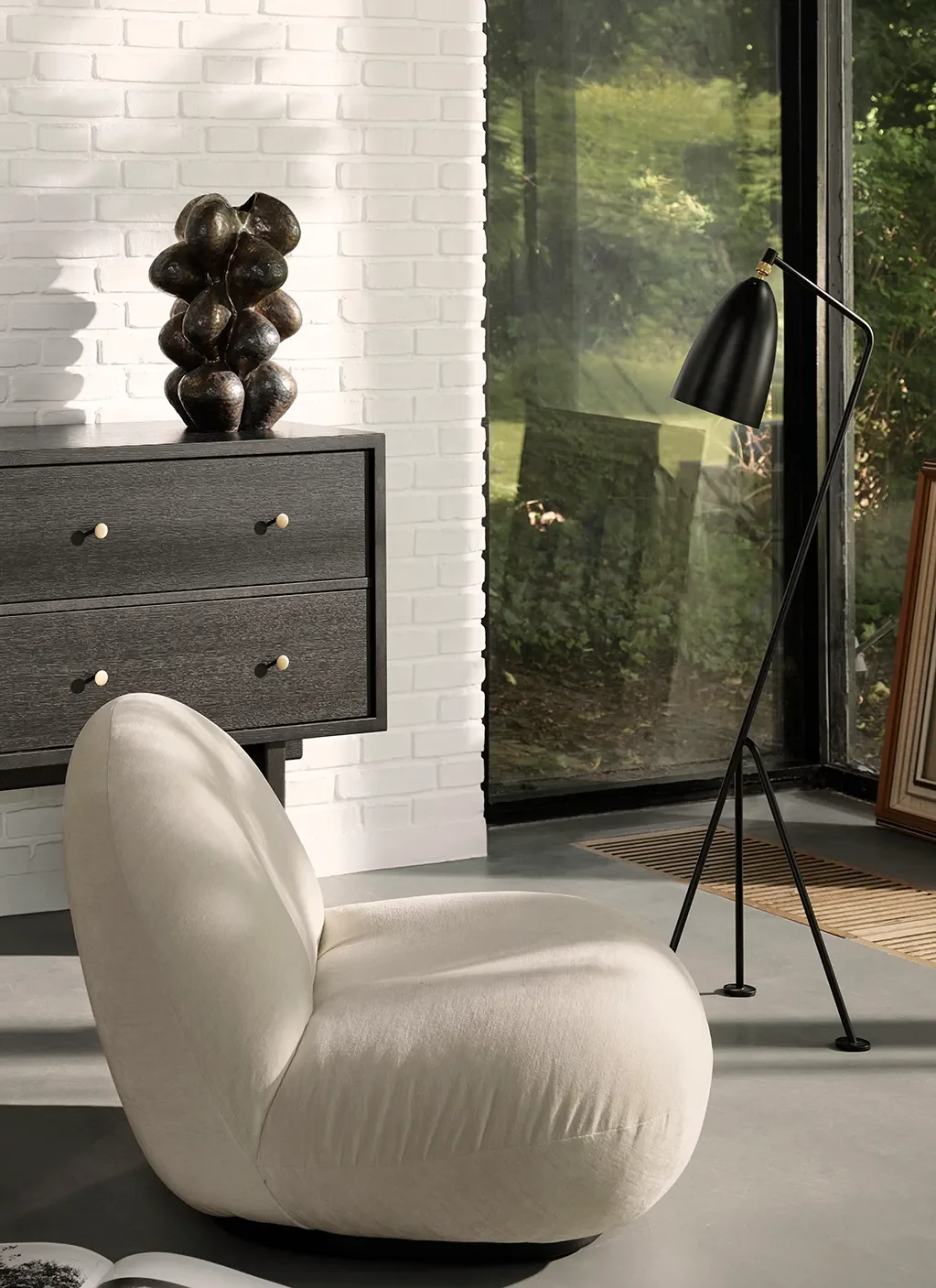 10012194_L_Grashoppa-Floor-Lamp_Black-Semi-Matt.webp
