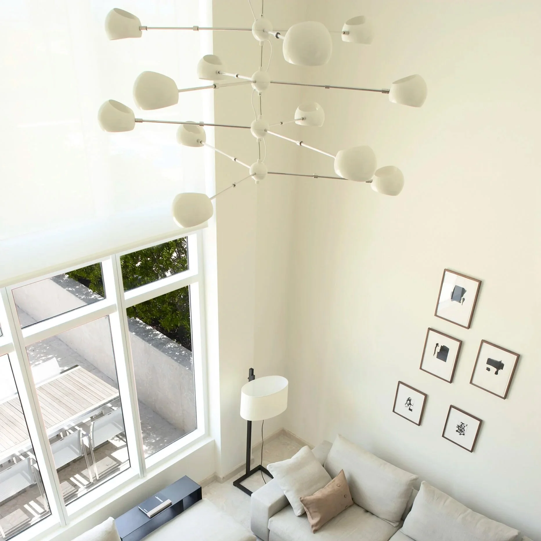 5_418_Tri-Boi_Polished-Nickel-Ivory-Satin_Magdelena-Keck_W-copy-scaled.jpg