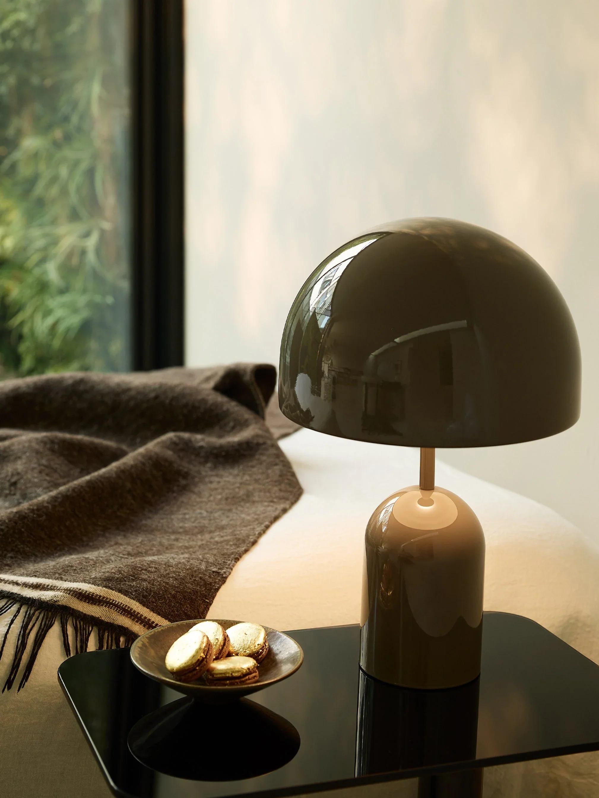 Bell-Portable-Light-High-Gloss-Taupe-US-3_4096x5460_crop_center.webp