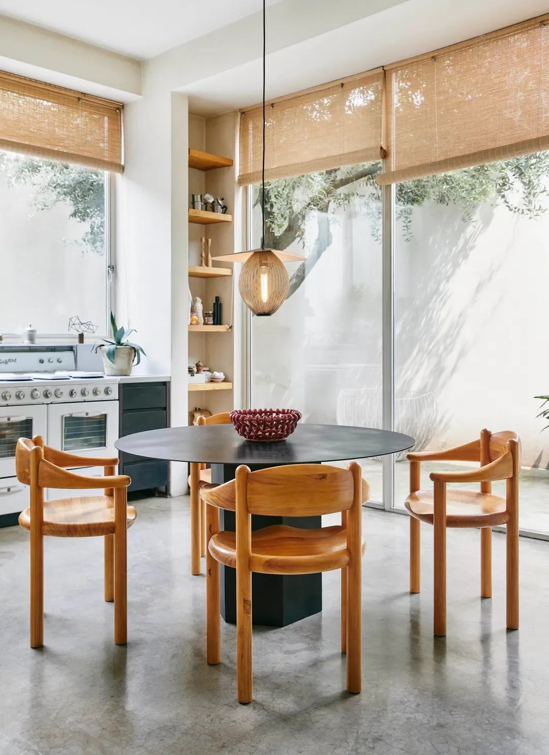 10075008_L_Epic_Dining-Table_Steel_1300x740_Black.webp