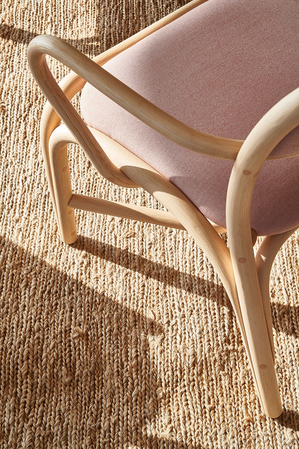 Expormim-Switzerland-Gavi-Oficinas-Fontal-upholstered-armchair-T012C-02.jpg