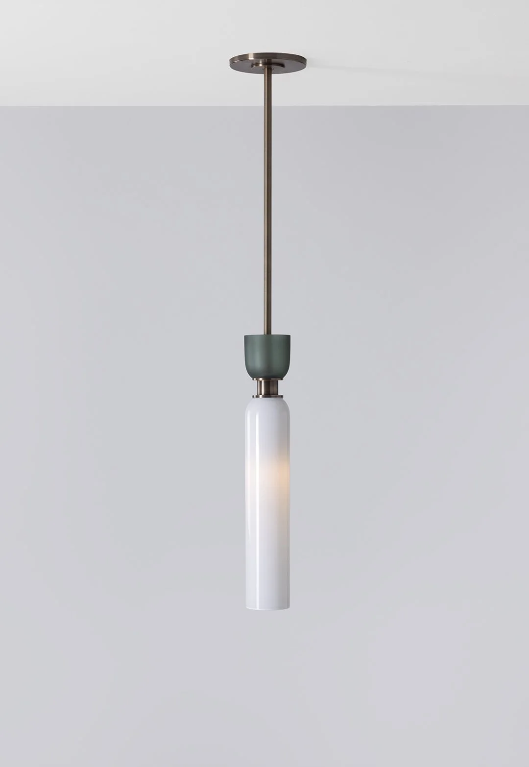 SkLO_Union_Small_Pendant_LT631WHTFSMAB_01_1080_06.jpg