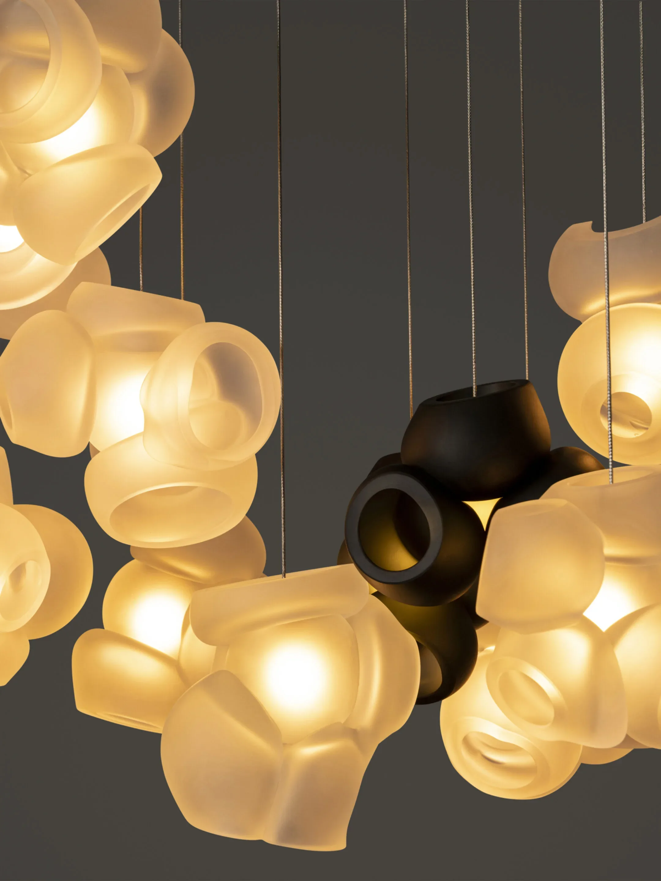 100-Random-ClearwGrey-Dark-Detail.jpg.webp