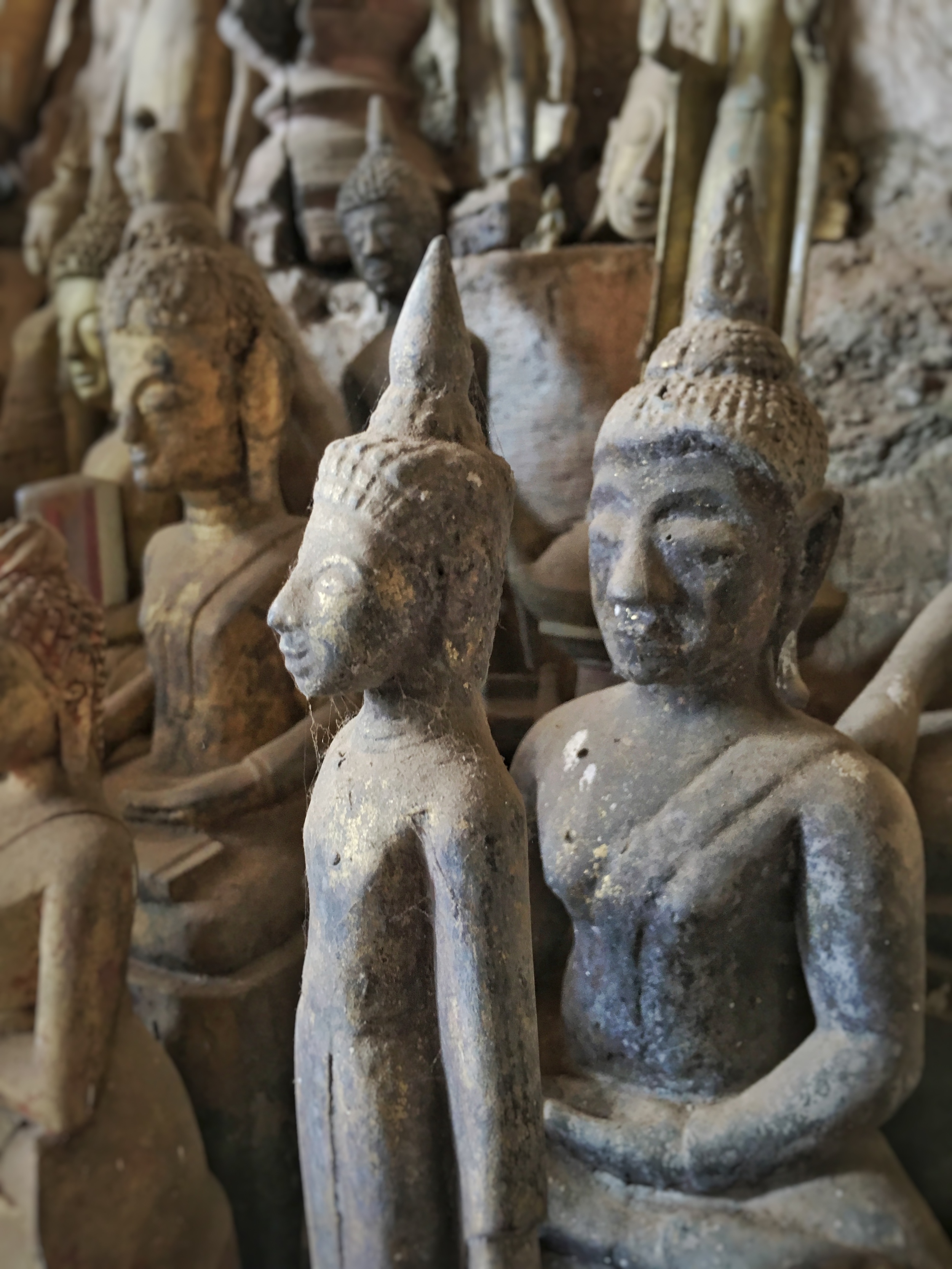  Buddha caves statues&nbsp; 
