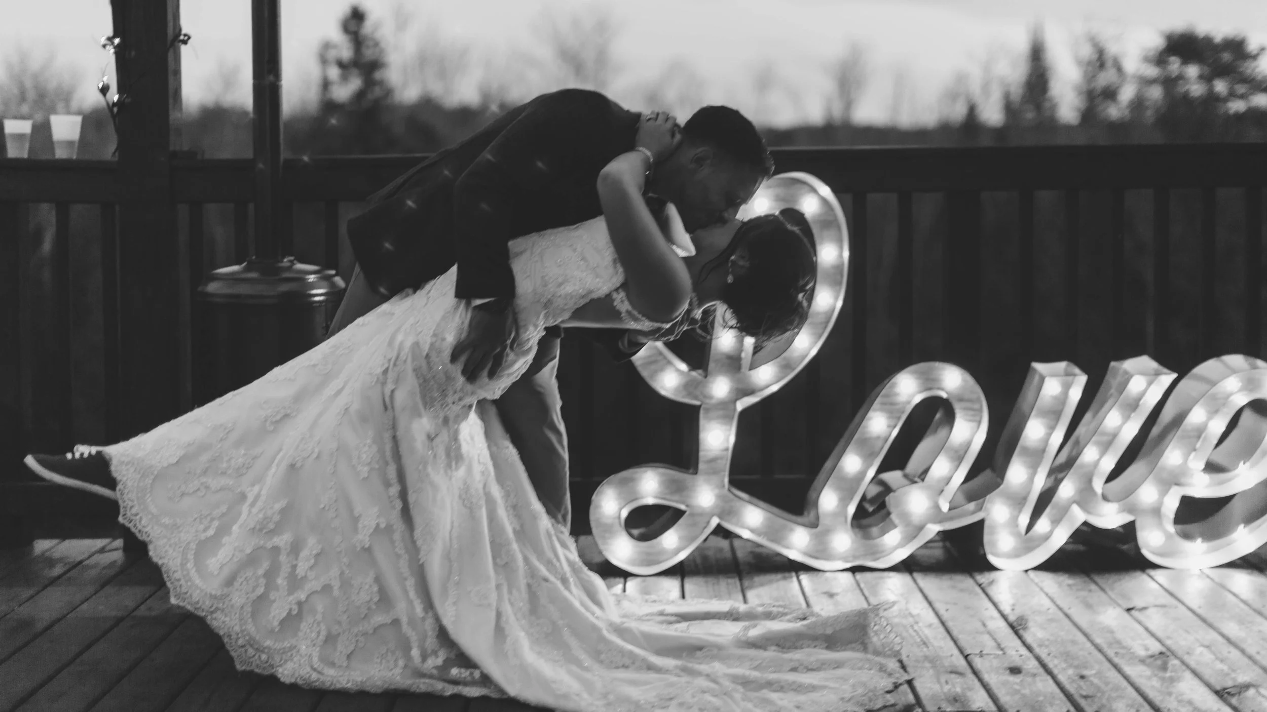 Amanda+Josh-TinaFloersch-330.jpg