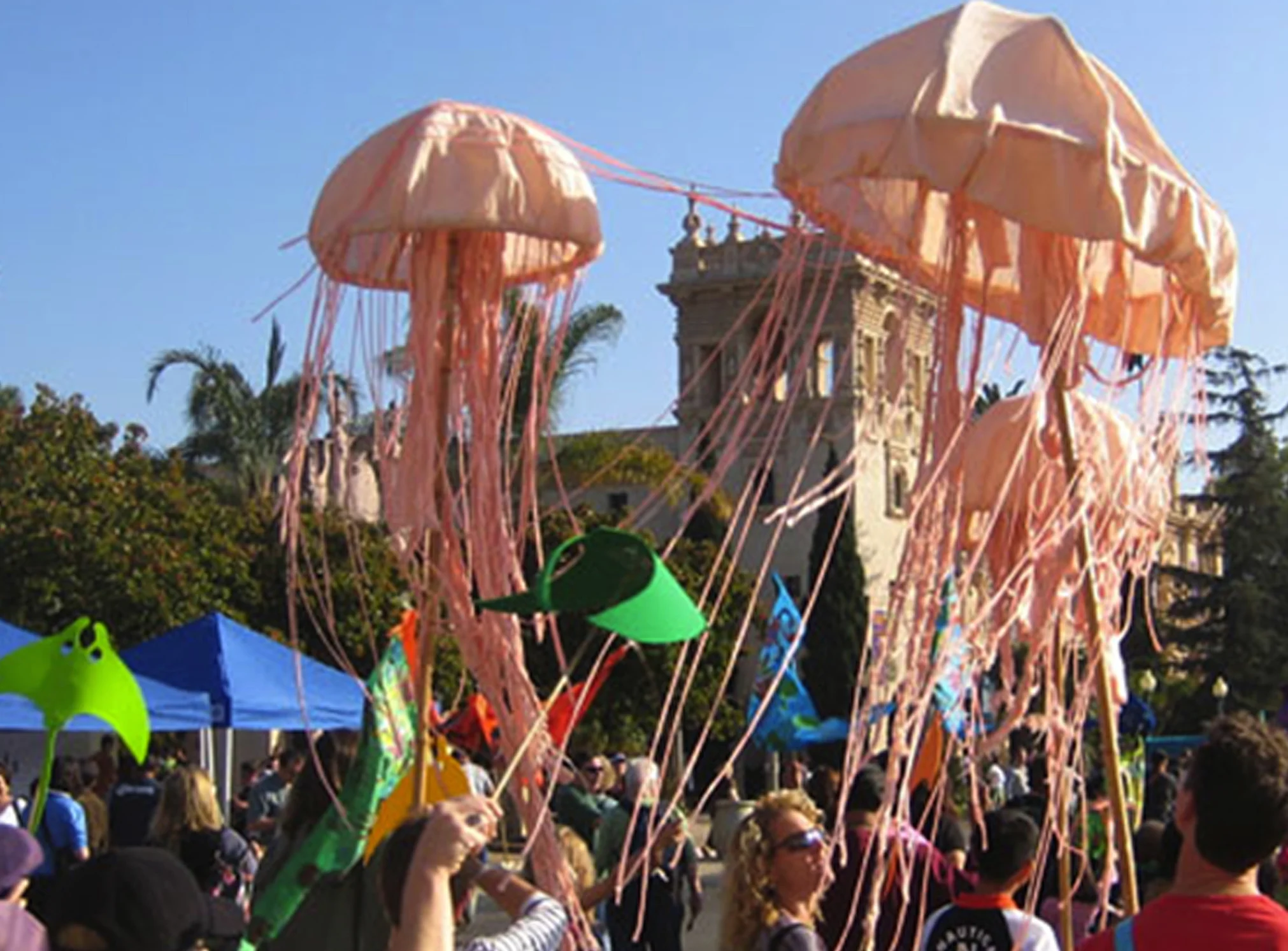 Giant sea nettles in ocean themed parade for Museum of Art