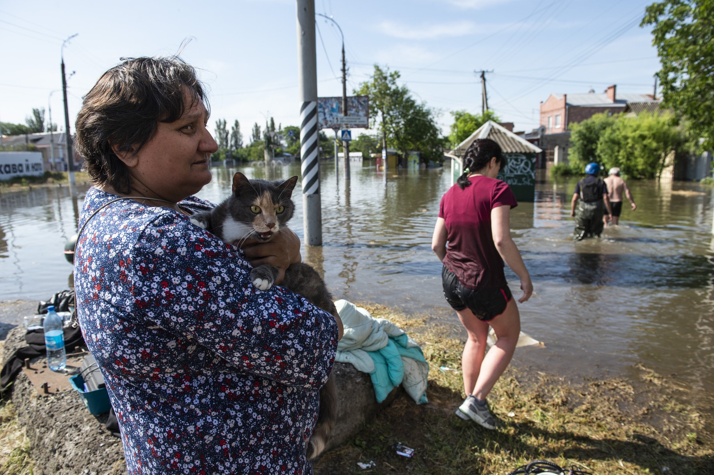  A woman embraces her pet cat as rescue workers and residents work to save belonging and look for survivors after flood waters inundated neighborhoods along the Dnipro River in Kherson, Ukraine on June 7, 2023. On June 6, 2023, Russian forces destroy